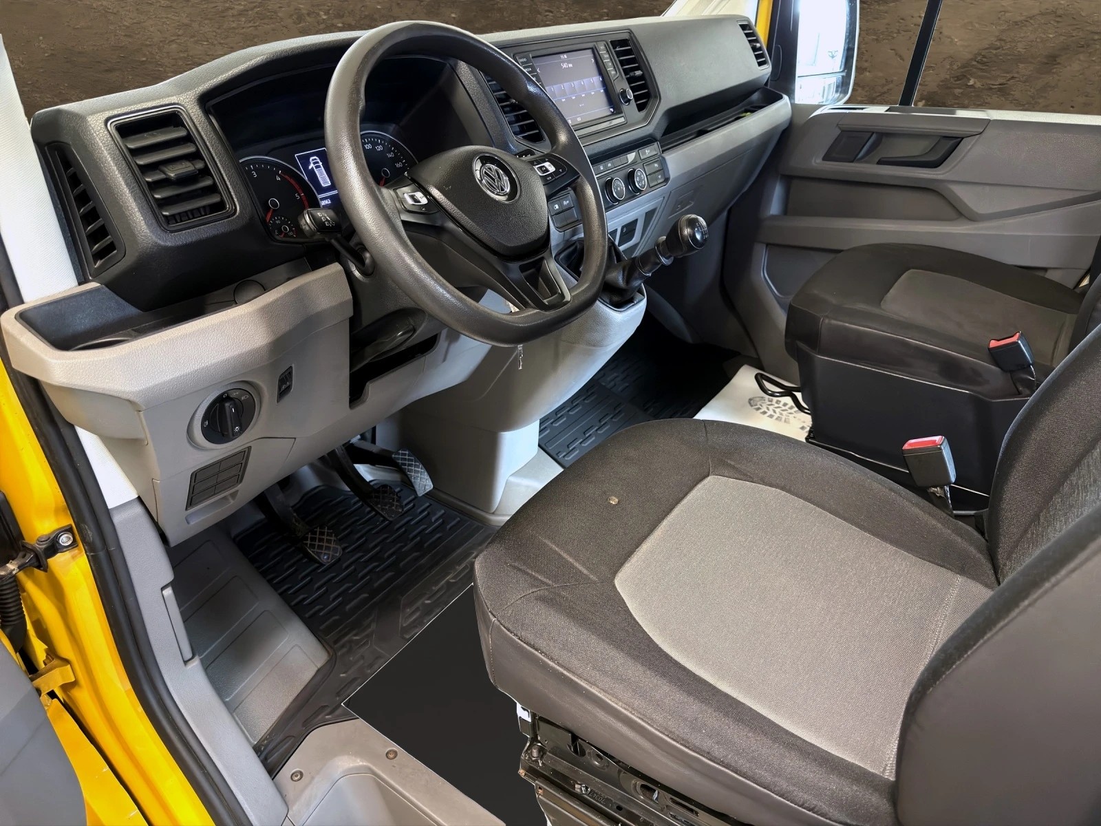 VW Crafter 35 2.0 TDI L4 4Motion-image-6