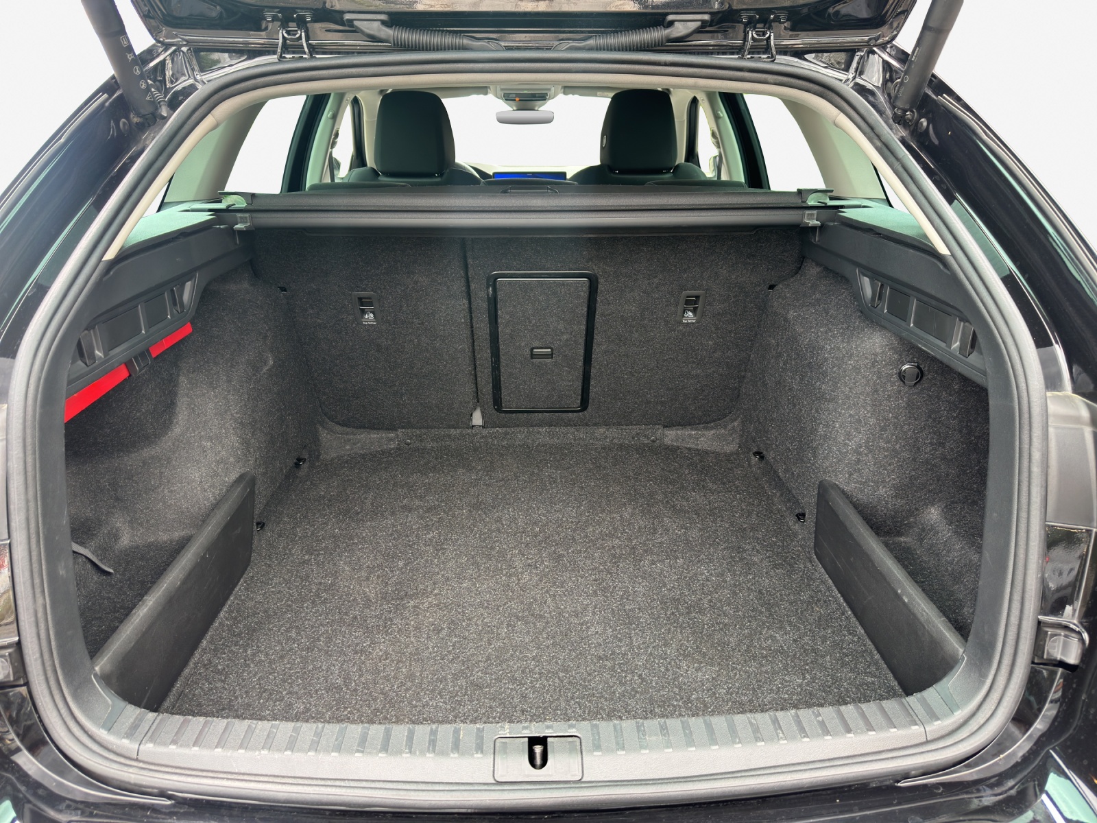 SKODA Octavia Combi 2.0 TDI DSG Selection-image-12