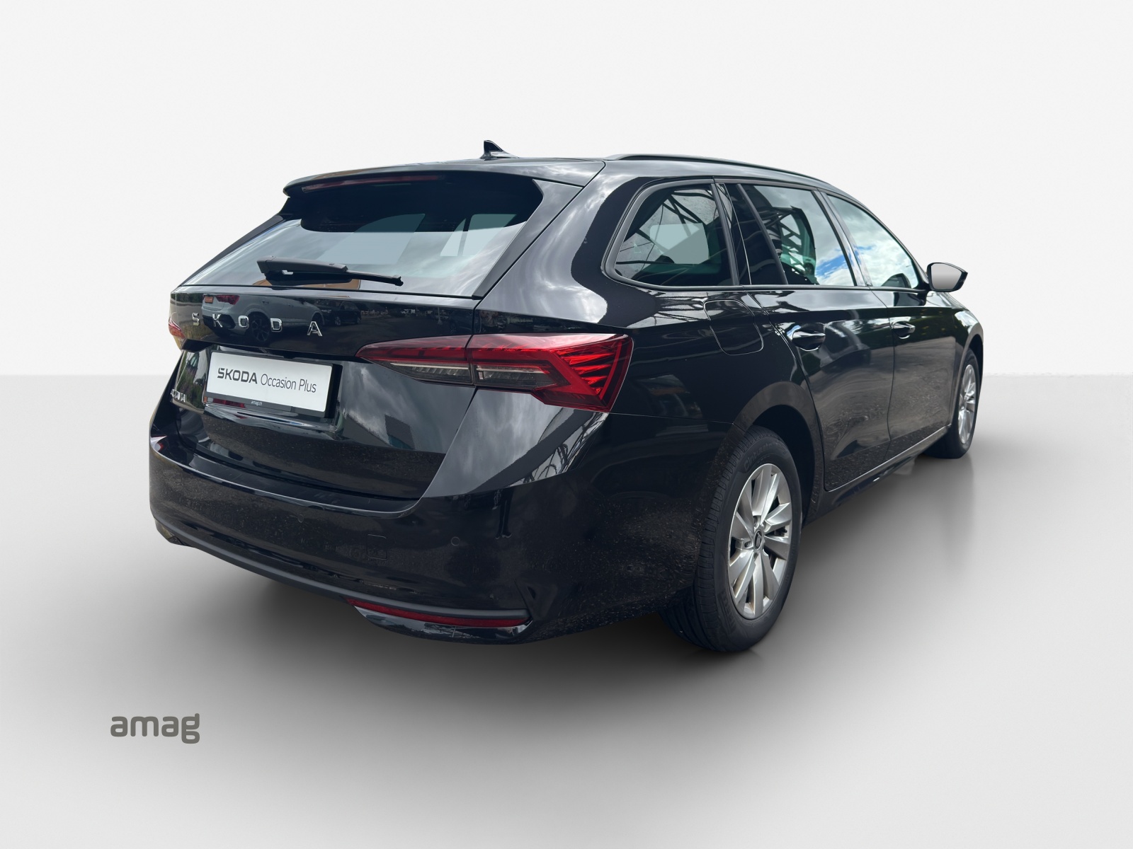 SKODA Octavia Combi 2.0 TDI DSG Selection-image-4