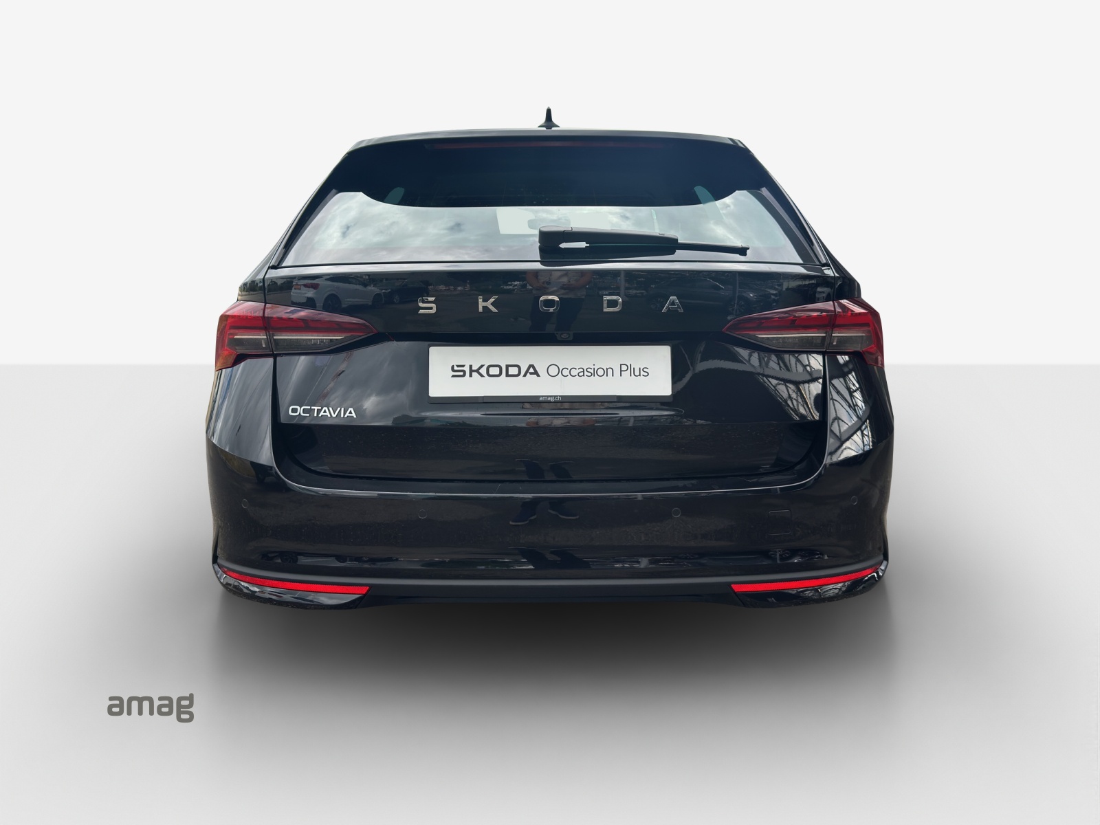 SKODA Octavia Combi 2.0 TDI DSG Selection-image-3