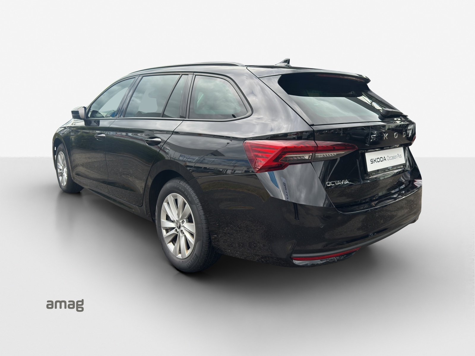 SKODA Octavia Combi 2.0 TDI DSG Selection-image-2
