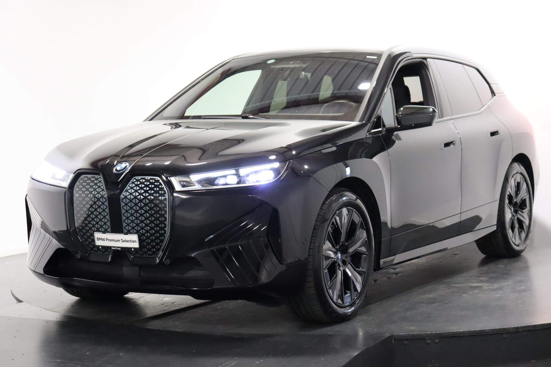 BMW iX xDrive50-image-0