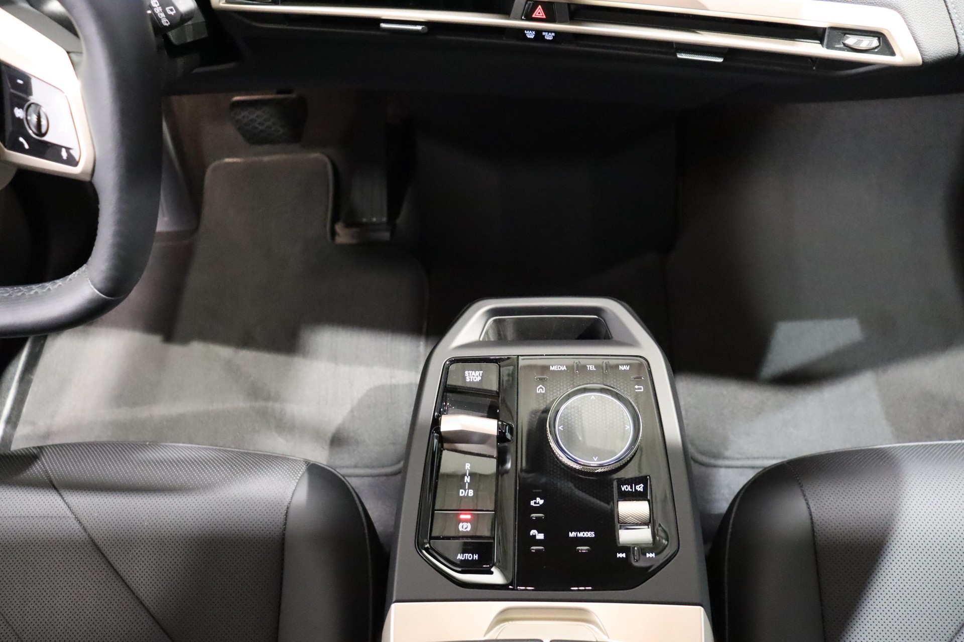 BMW iX xDrive50-image-12