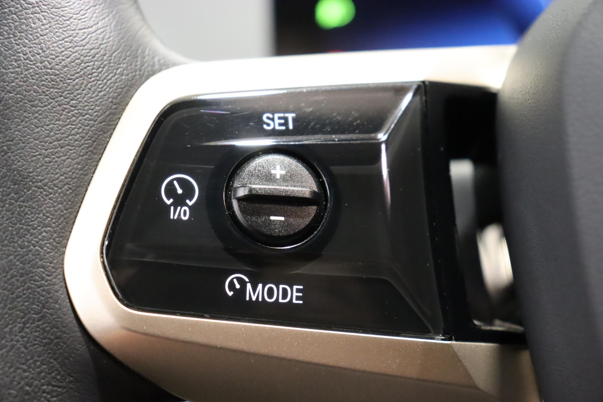 BMW iX xDrive50-image-18