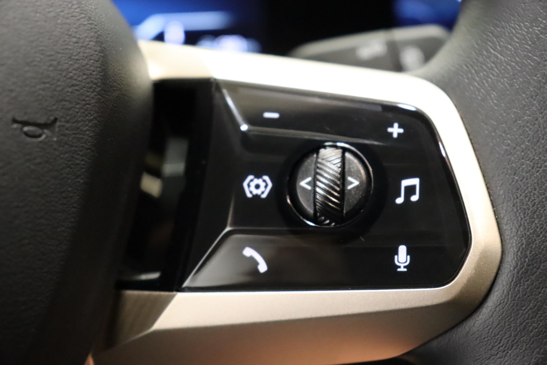 BMW iX xDrive50-image-19