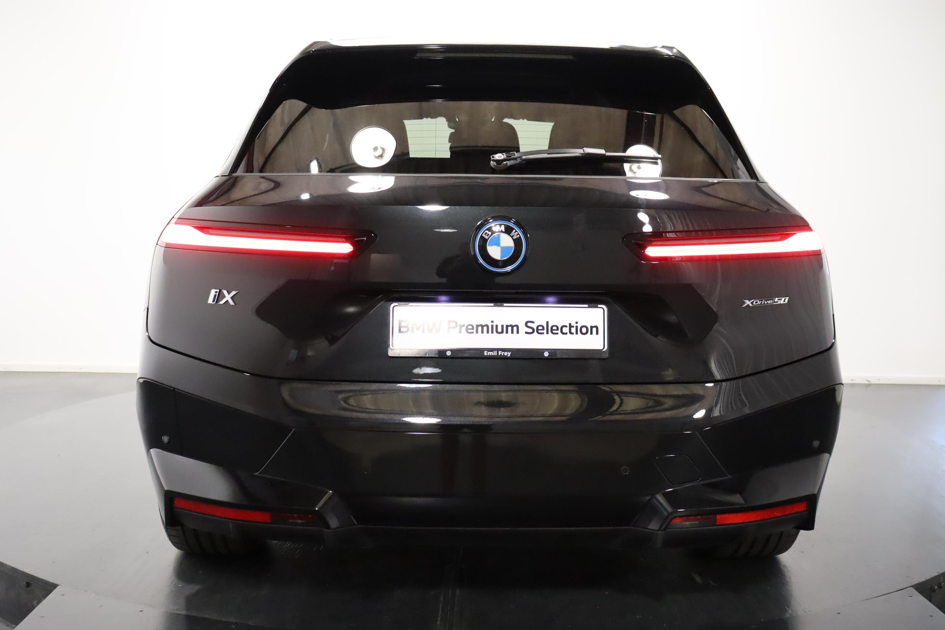 BMW iX xDrive50-image-4