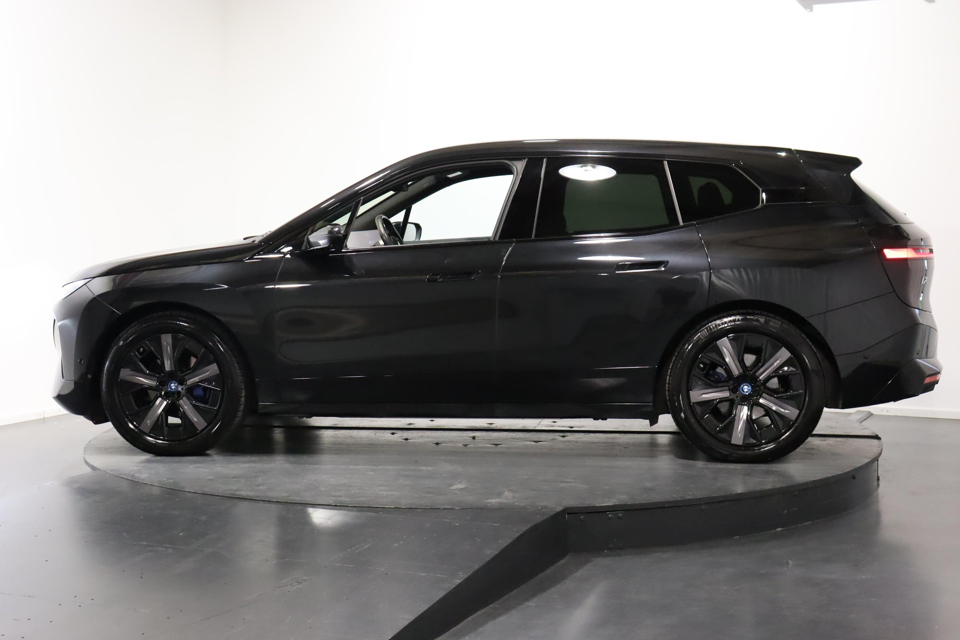 BMW iX xDrive50-image-2