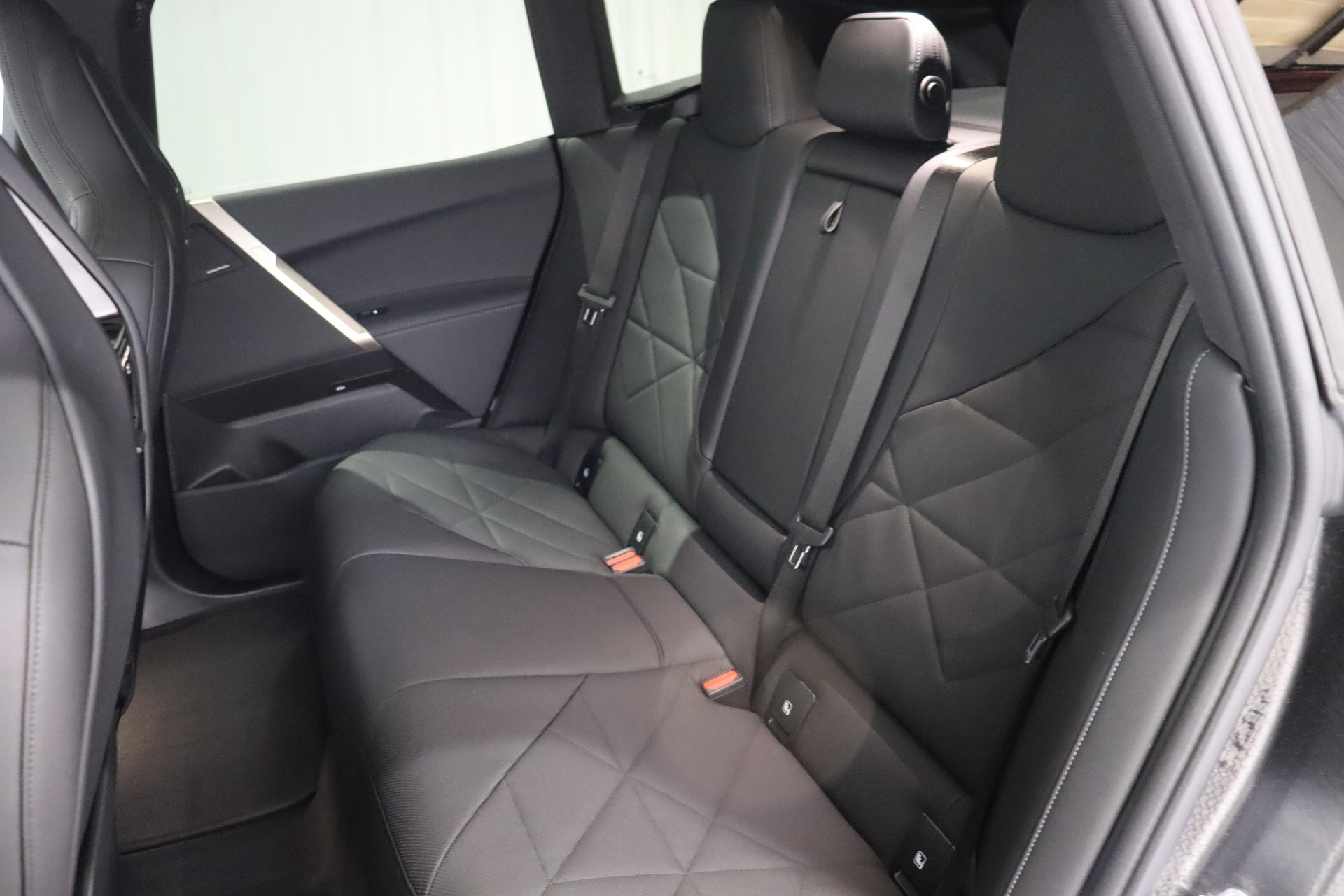 BMW iX xDrive50-image-11