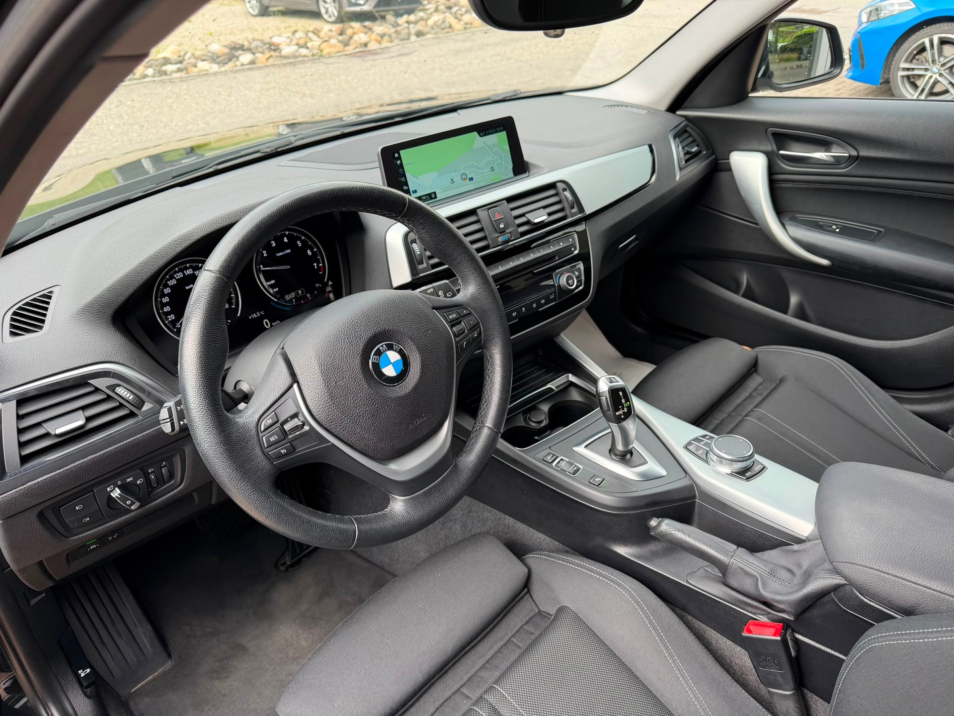 BMW 118i Steptronic-image-4