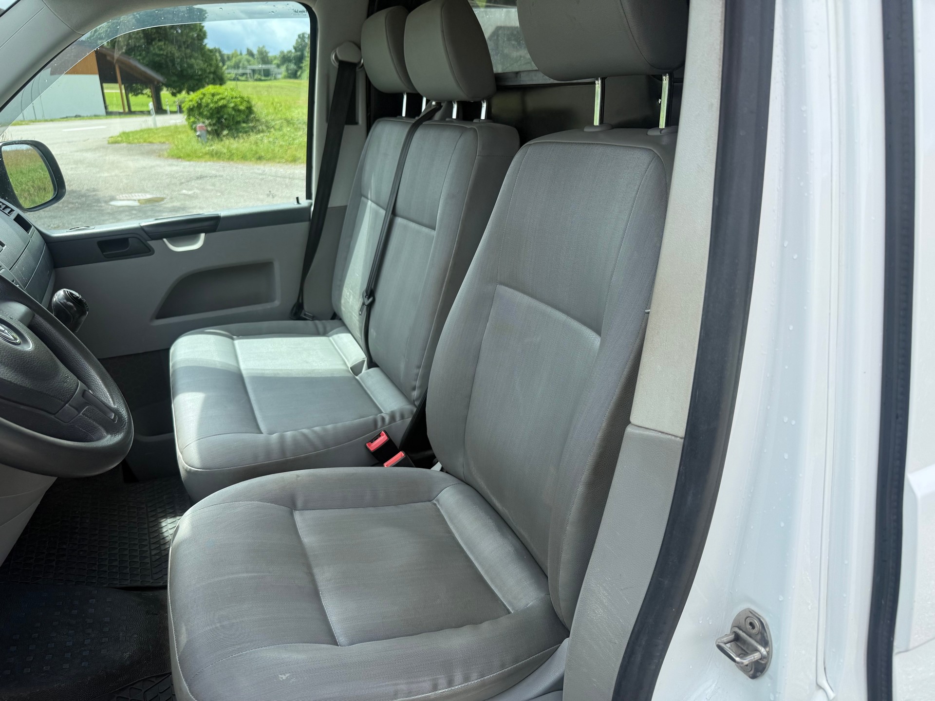 VW T5 2.0 TDI-image-8