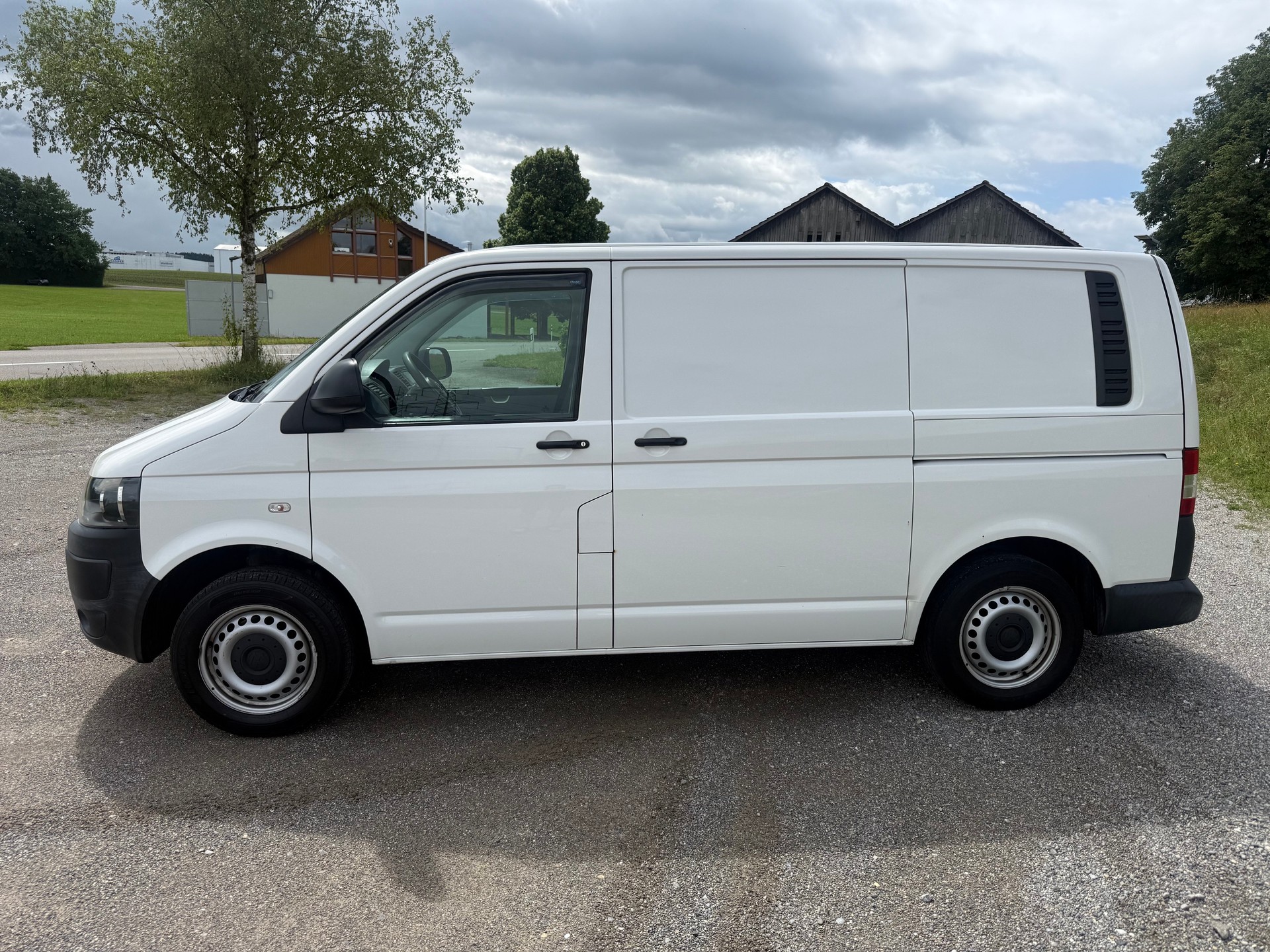 VW T5 2.0 TDI-image-2