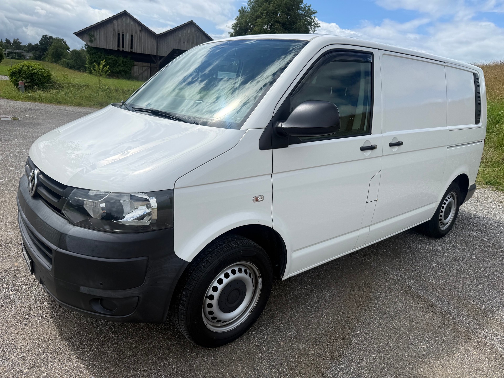 VW T5 2.0 TDI-image-0