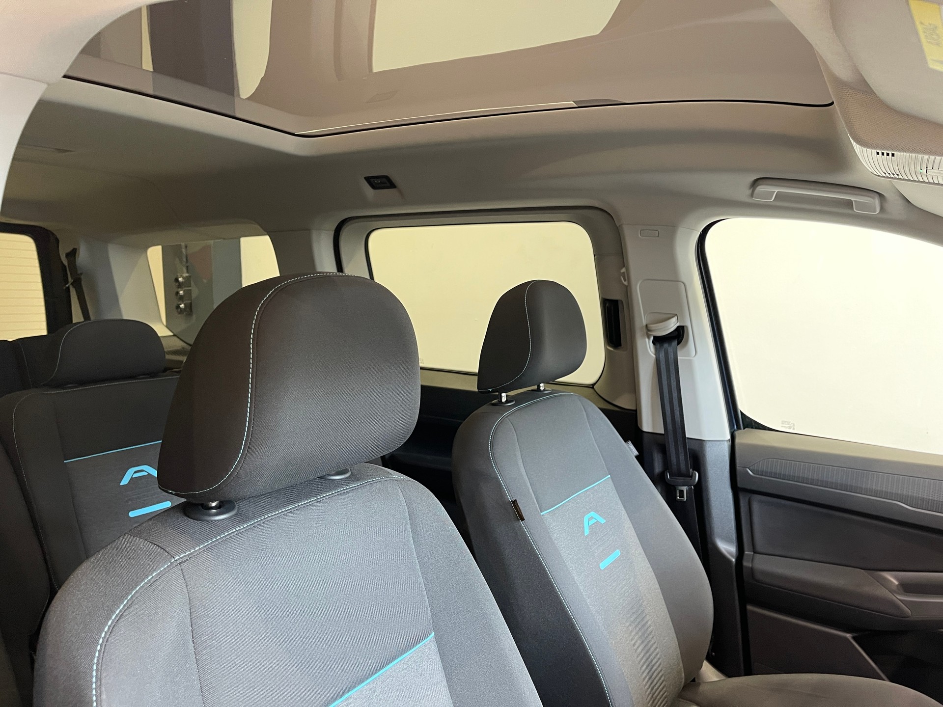 FORD Grand Tourneo Connect 2.0 EcoBlue Active Automat *7PLATZ*-image-14