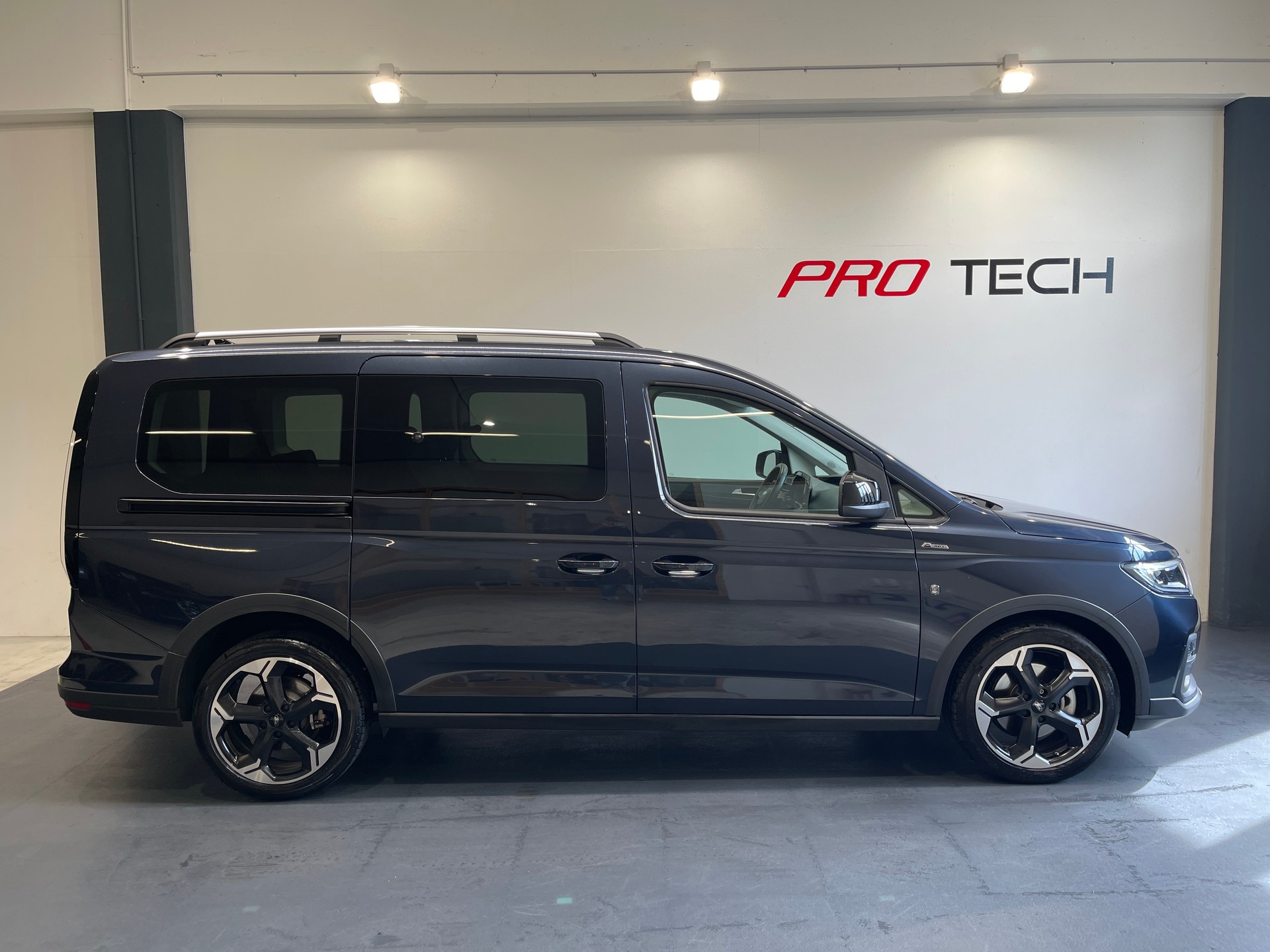 FORD Grand Tourneo Connect 2.0 EcoBlue Active Automat *7PLATZ*-showroom-element-1