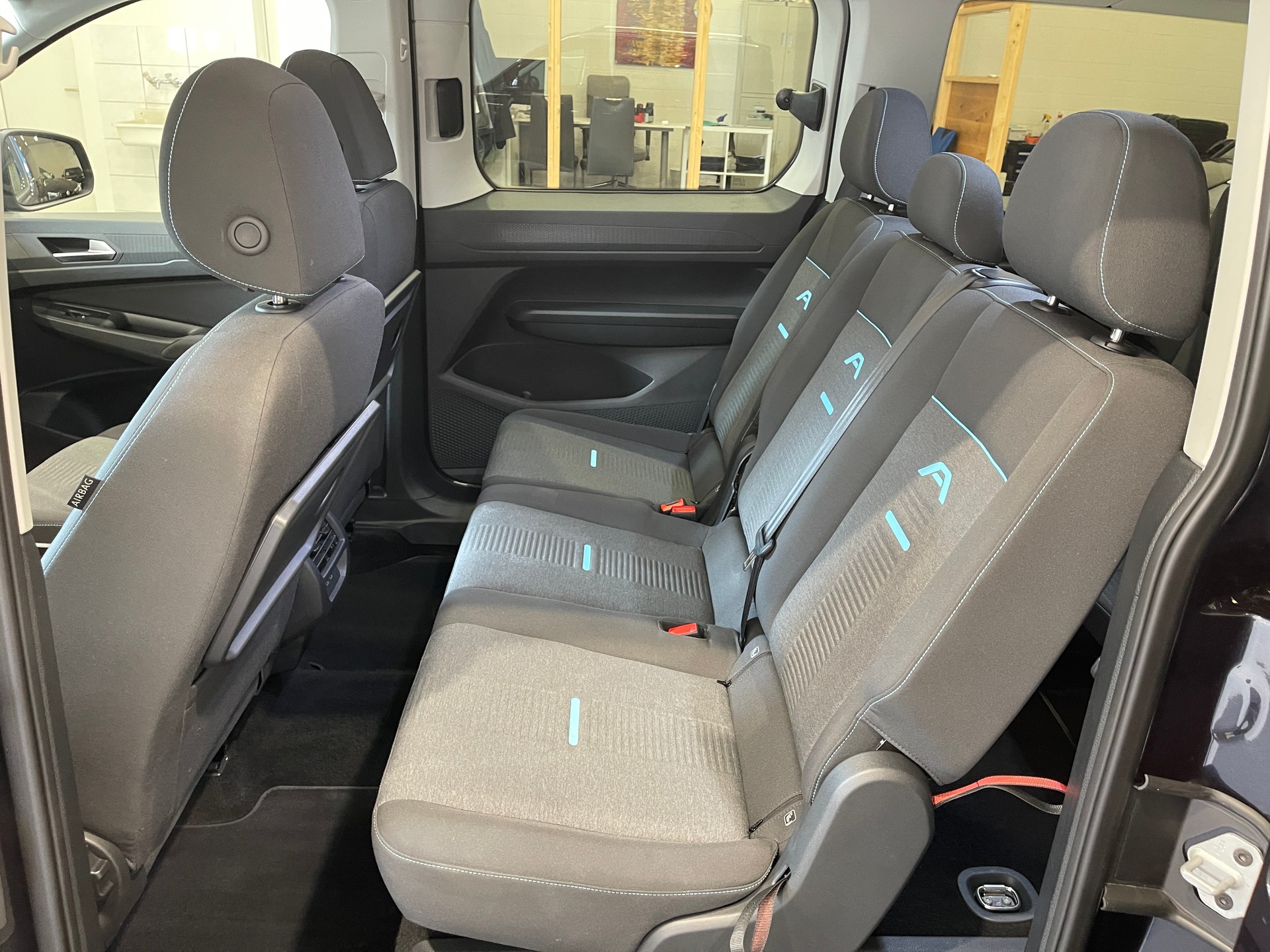 FORD Grand Tourneo Connect 2.0 EcoBlue Active Automat *7PLATZ*-image-11