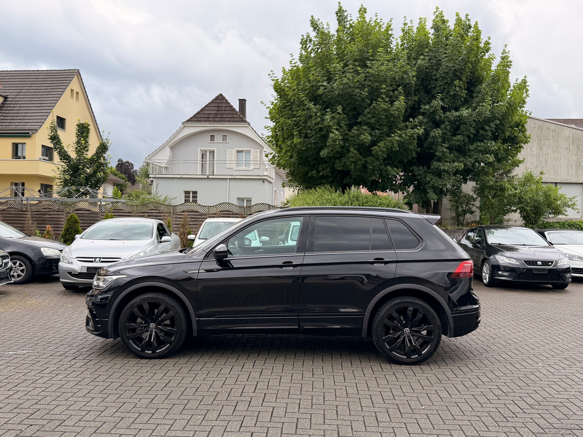 VW Tiguan 2.0 TDI SCR R-Line 4Motion DSG black edition-image-8