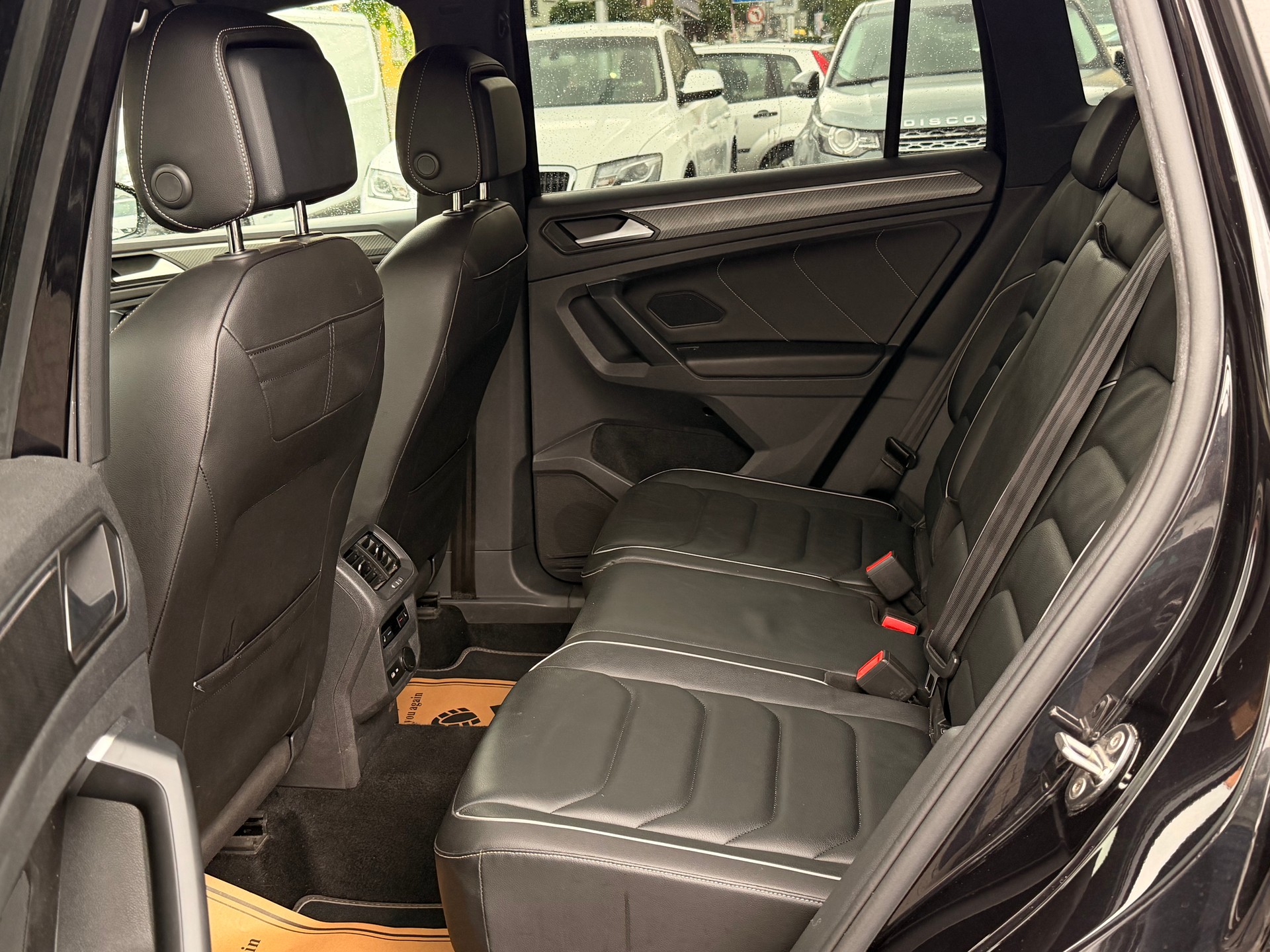 VW Tiguan 2.0 TDI SCR R-Line 4Motion DSG black edition-image-20