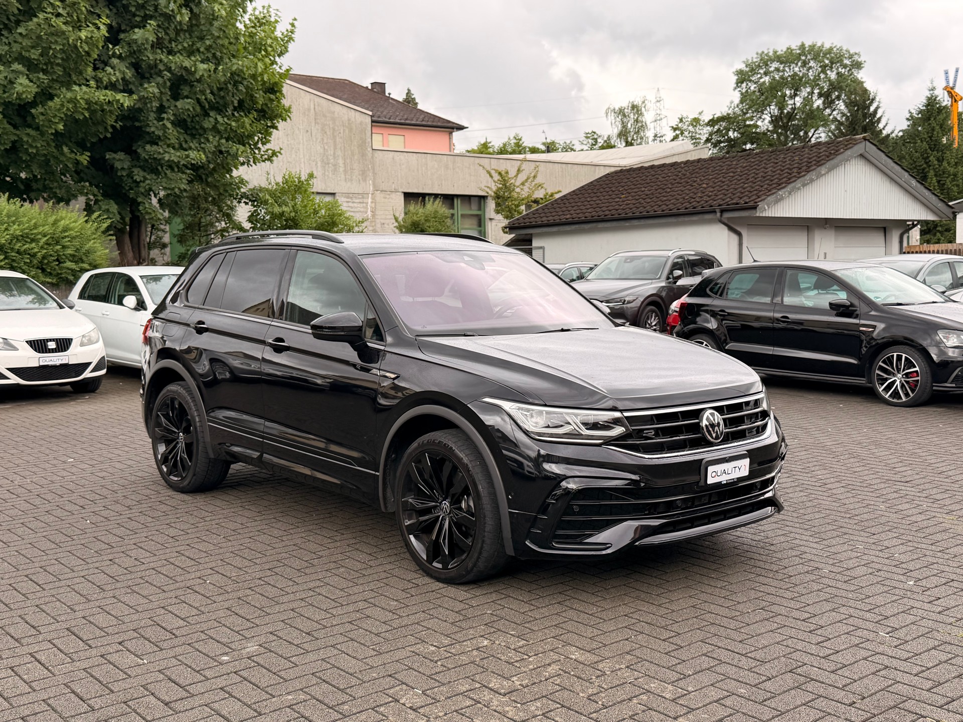 VW Tiguan 2.0 TDI SCR R-Line 4Motion DSG black edition-image-0