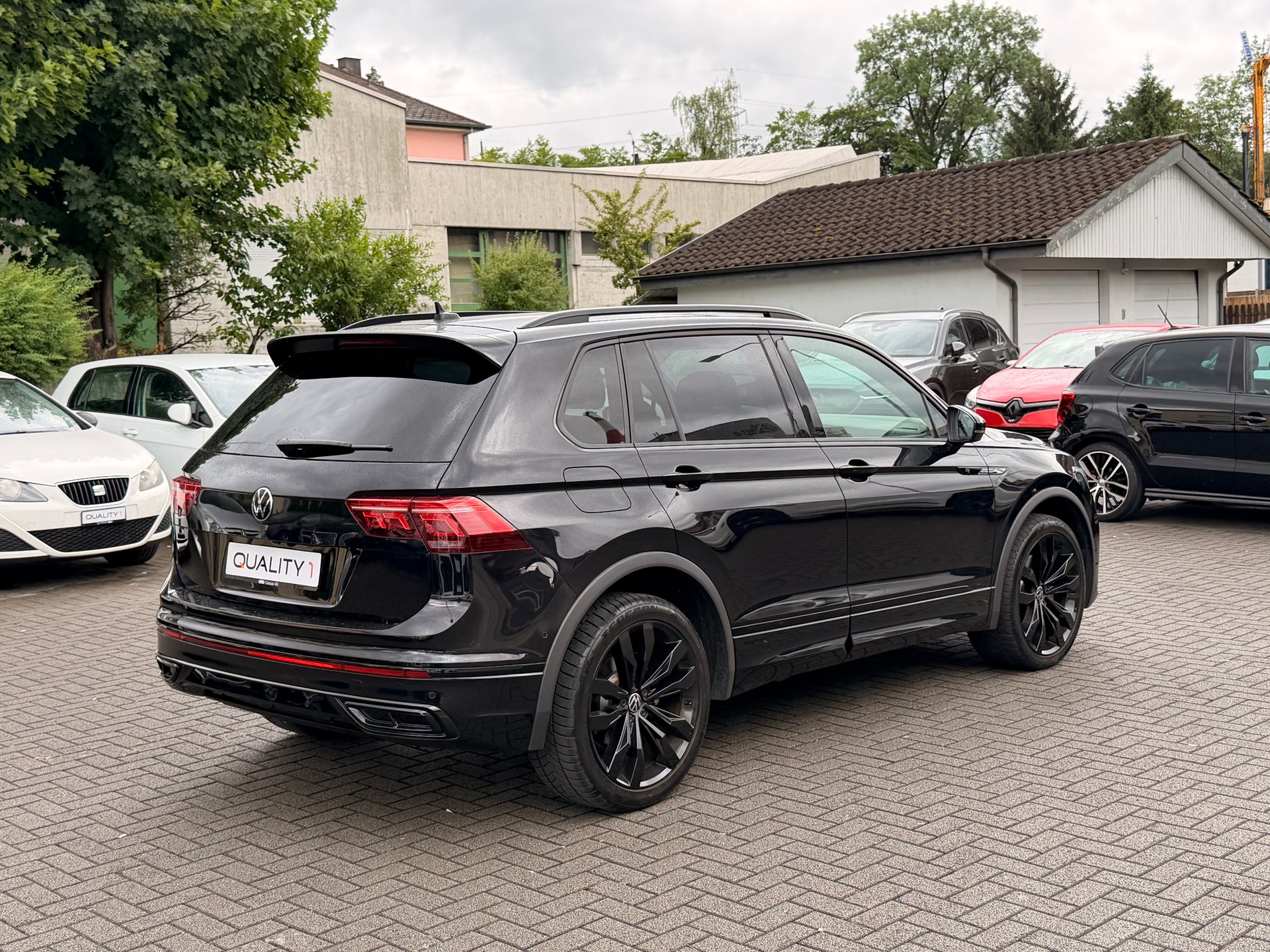 VW Tiguan 2.0 TDI SCR R-Line 4Motion DSG black edition-image-3