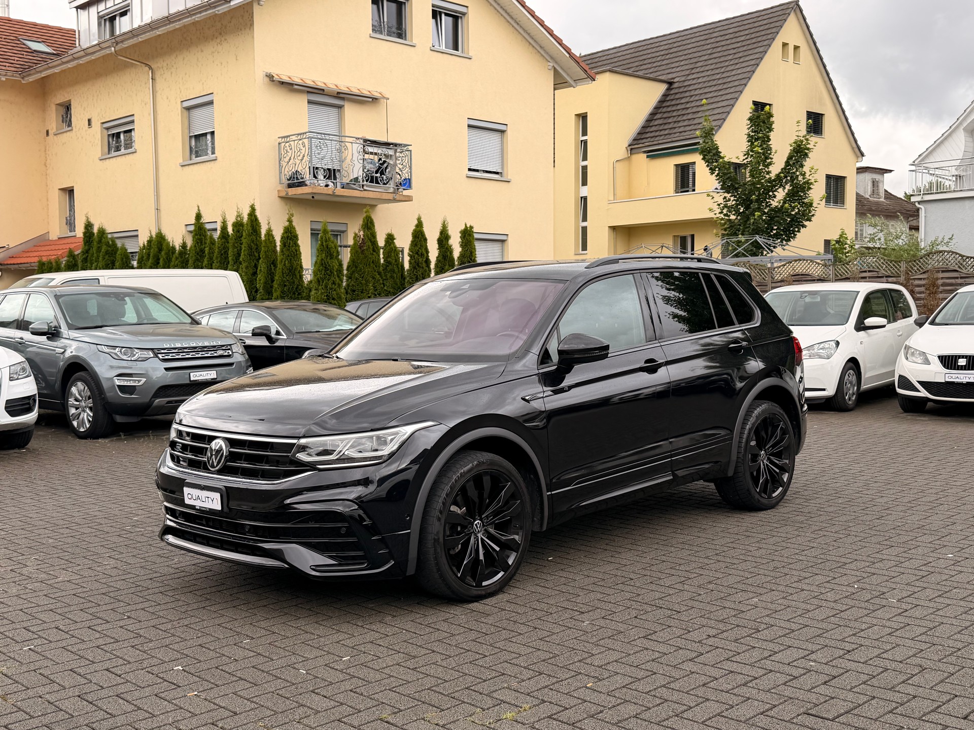 VW Tiguan 2.0 TDI SCR R-Line 4Motion DSG black edition-image-2