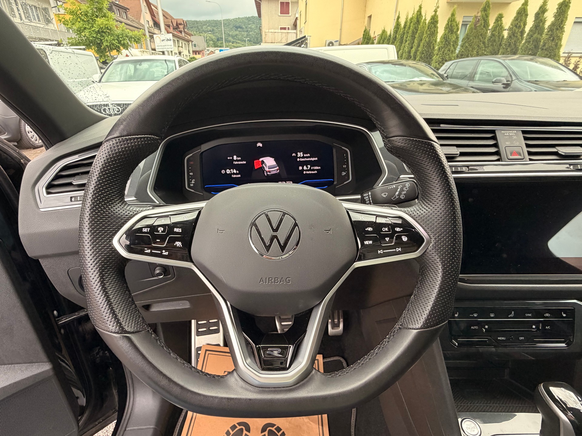 VW Tiguan 2.0 TDI SCR R-Line 4Motion DSG black edition-image-14