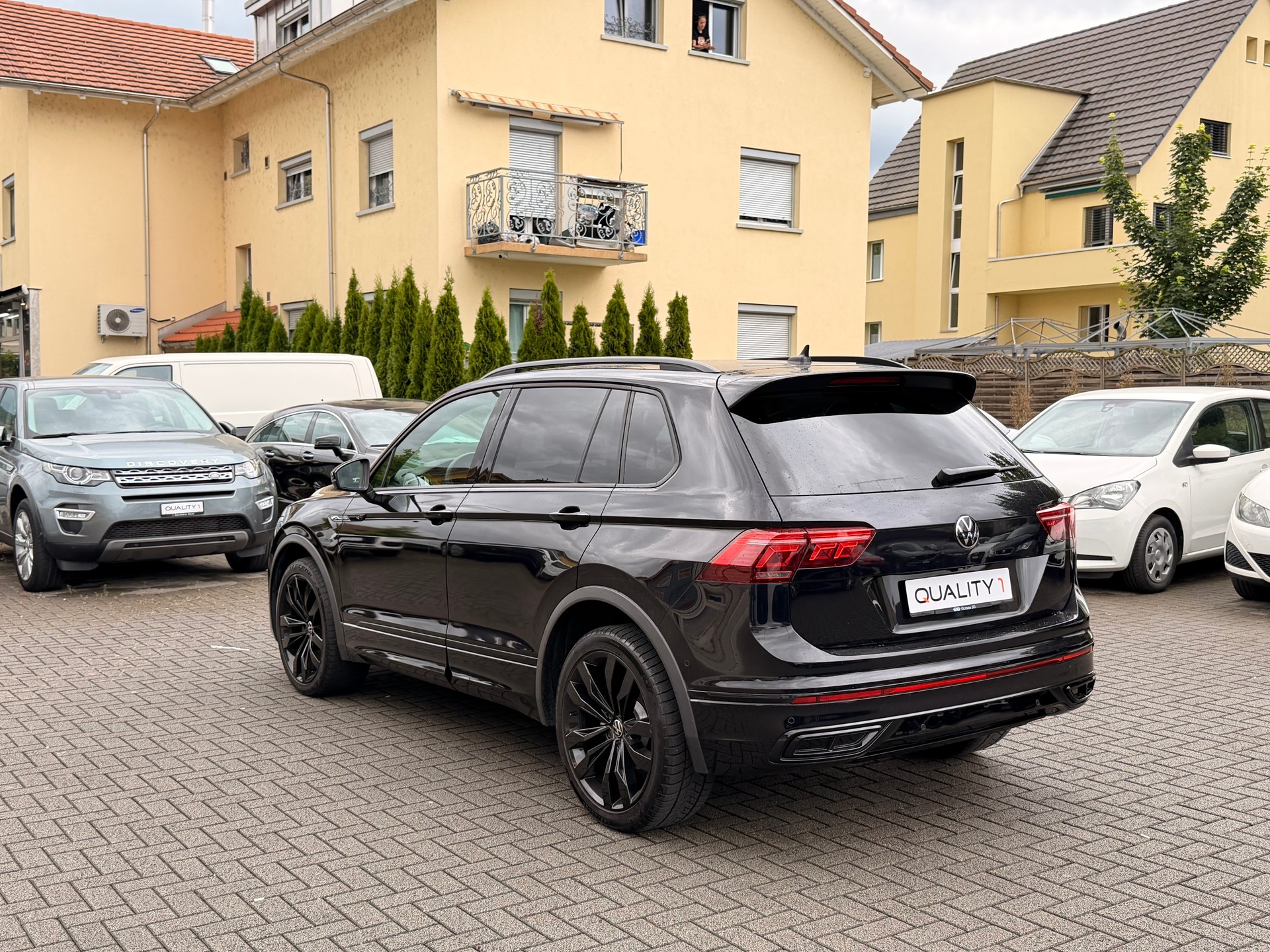 VW Tiguan 2.0 TDI SCR R-Line 4Motion DSG black edition-image-10