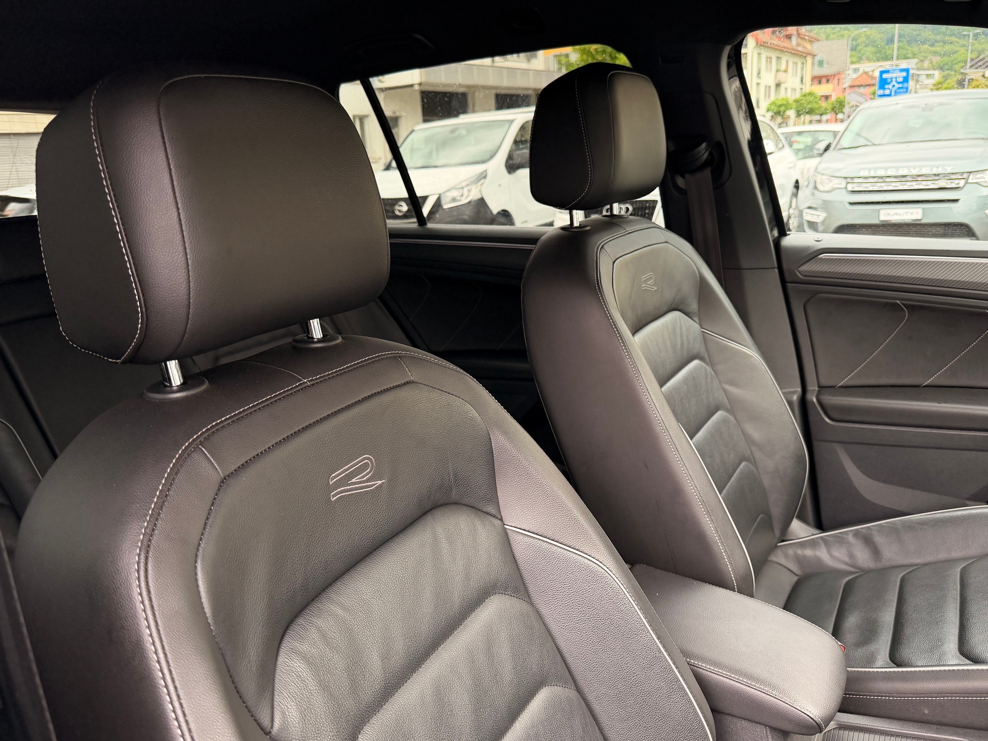 VW Tiguan 2.0 TDI SCR R-Line 4Motion DSG black edition-image-16