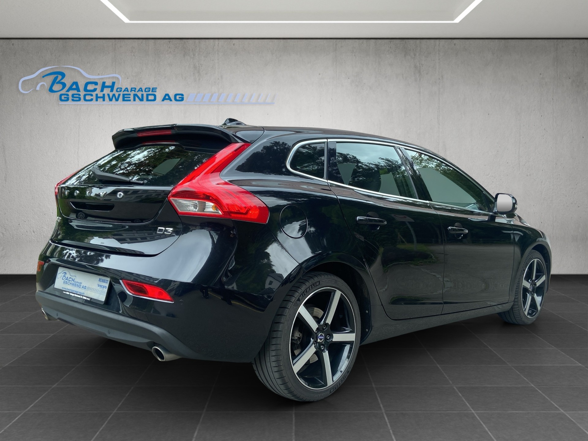 VOLVO V40 D3 Momentum Geartronic-image-3