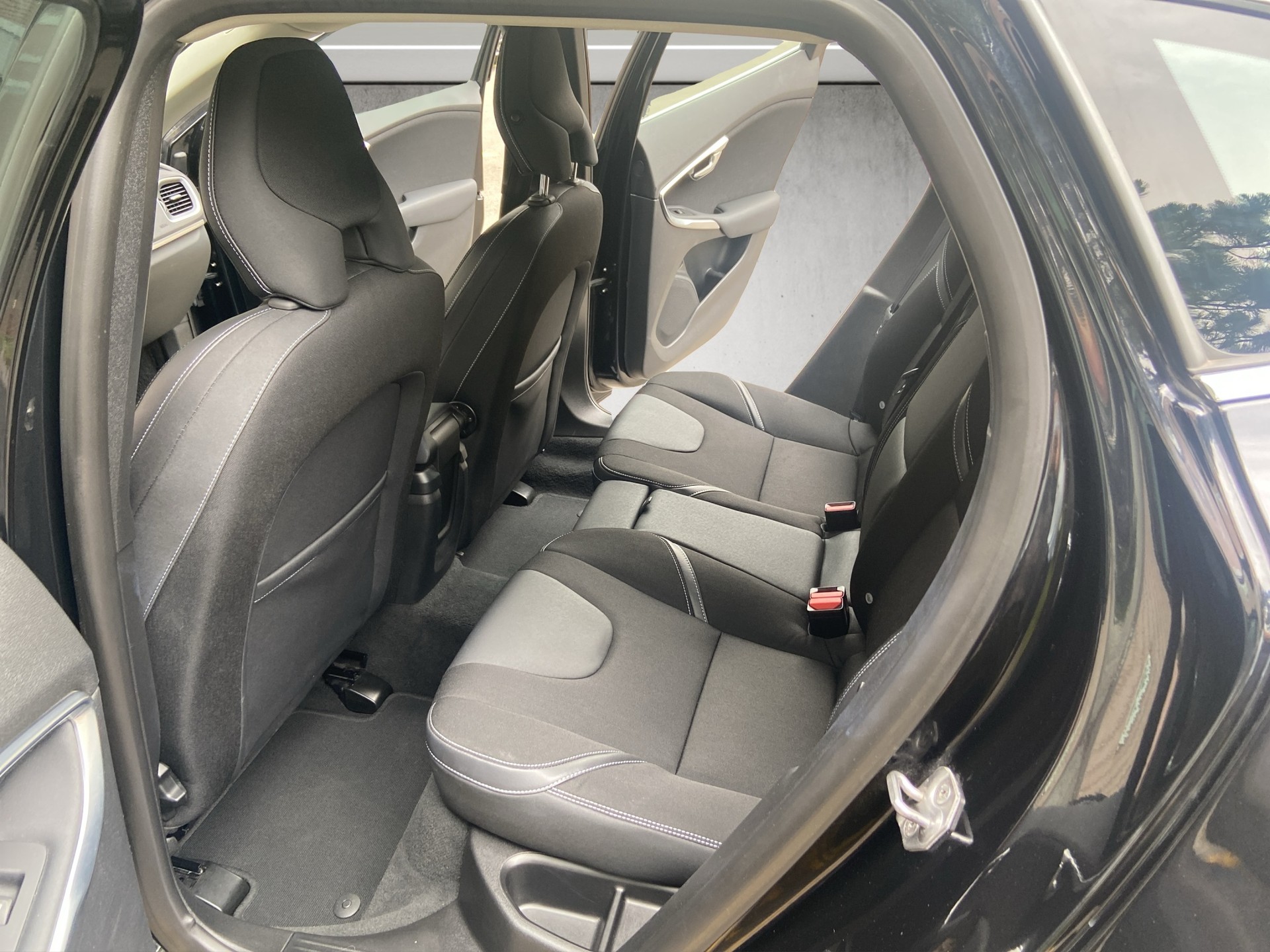 VOLVO V40 D3 Momentum Geartronic-image-10