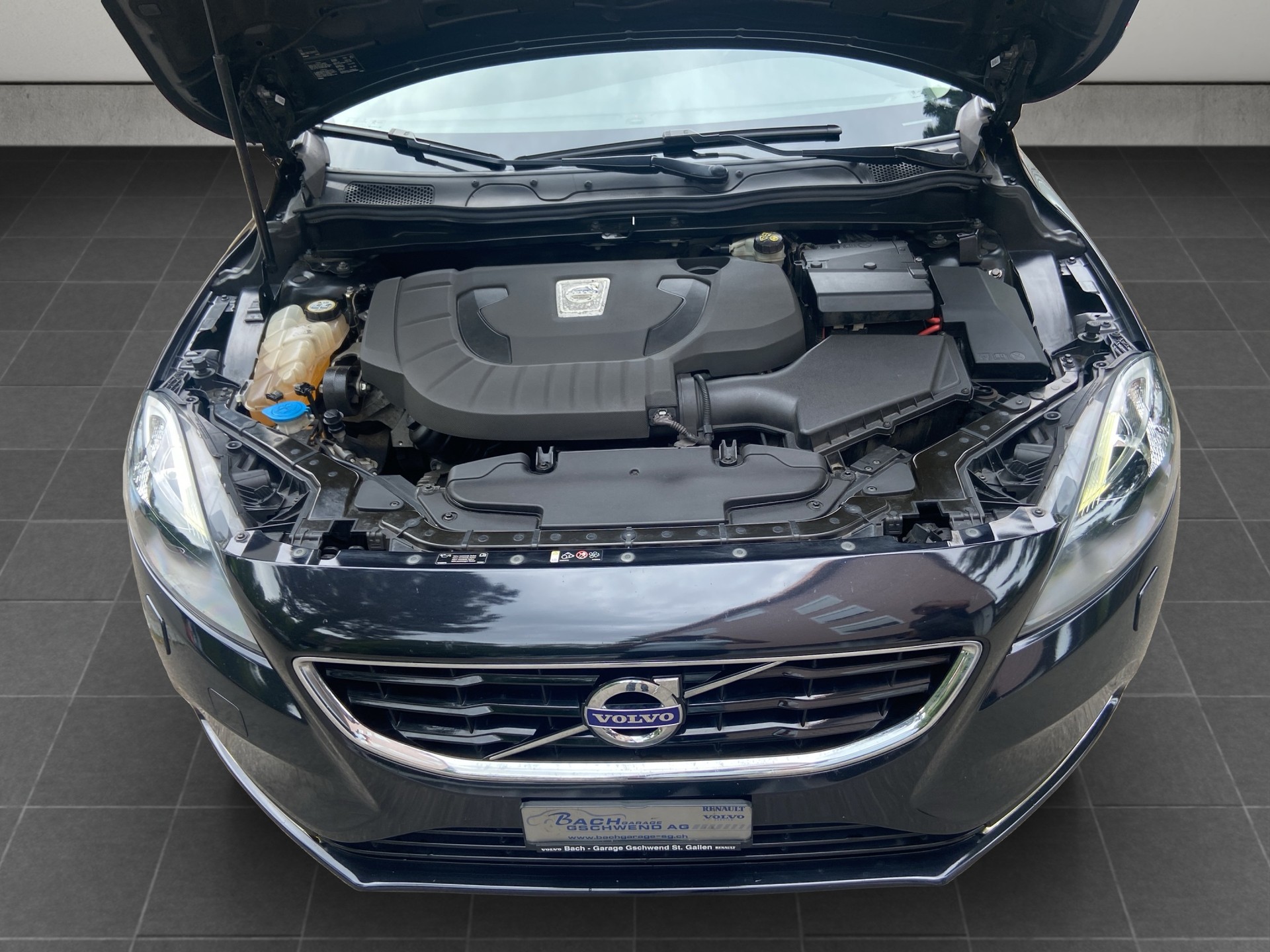 VOLVO V40 D3 Momentum Geartronic-image-12
