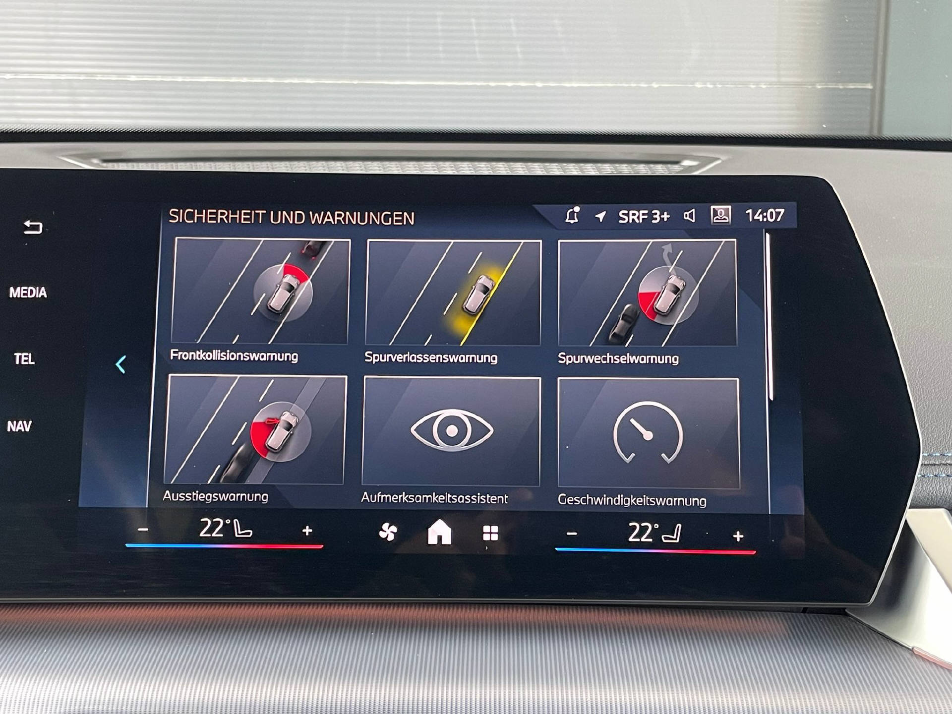 BMW X1 25e xDrive paddles-image-10