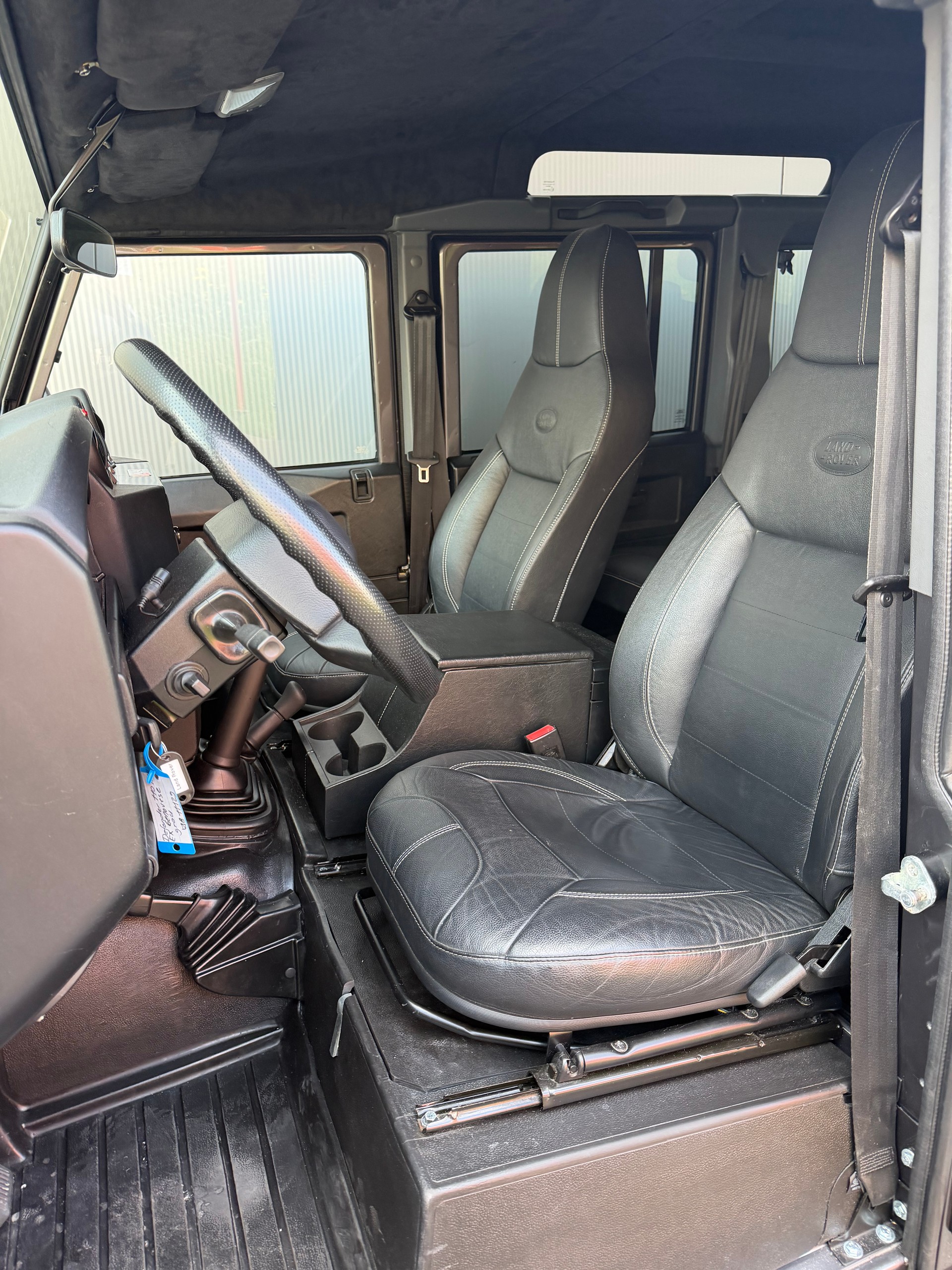 LAND ROVER Defender 110 2.2 TD4 67YRS *verzinkt*-image-6