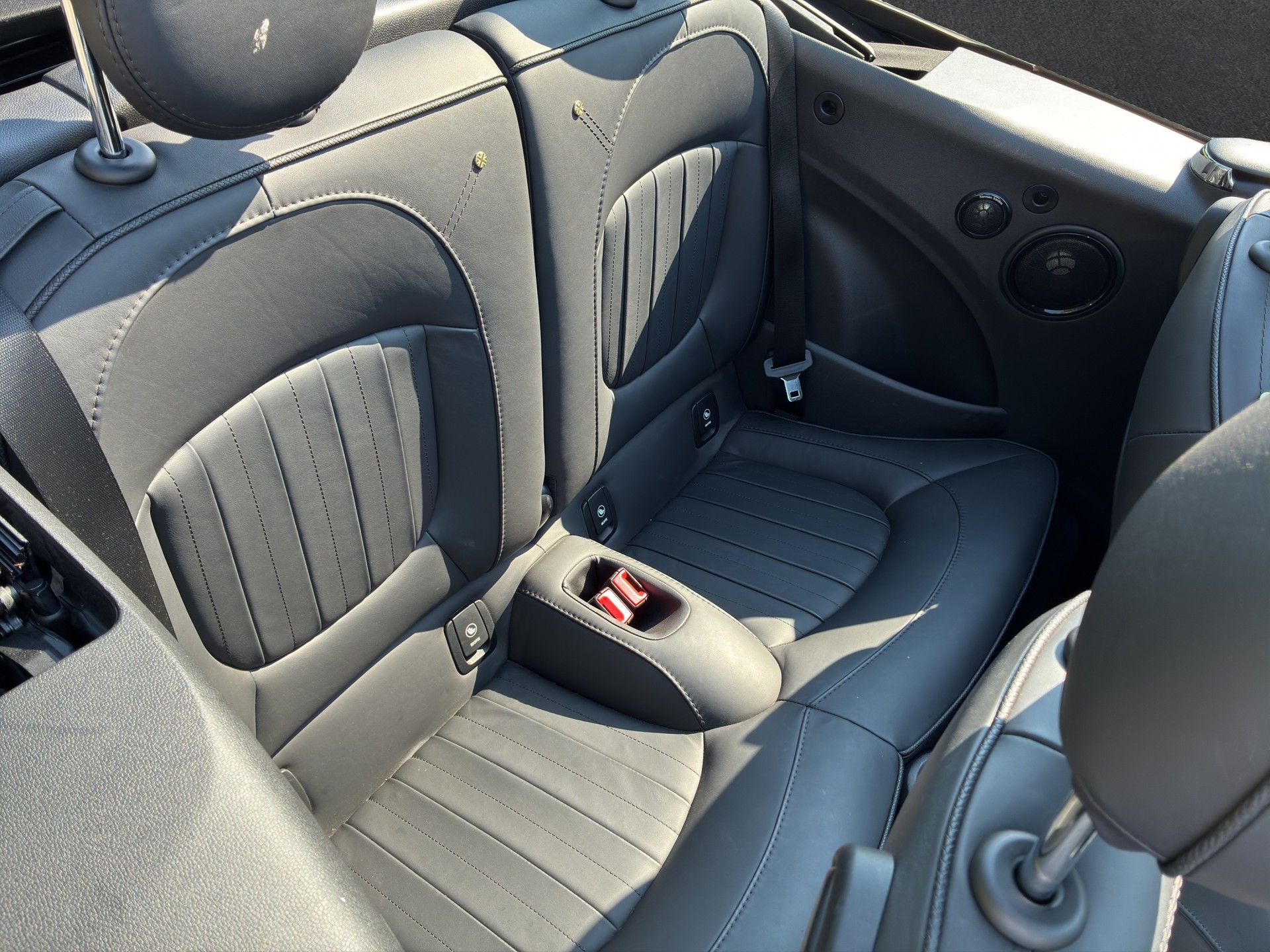 MINI Cabrio Cooper S SDKG-image-16
