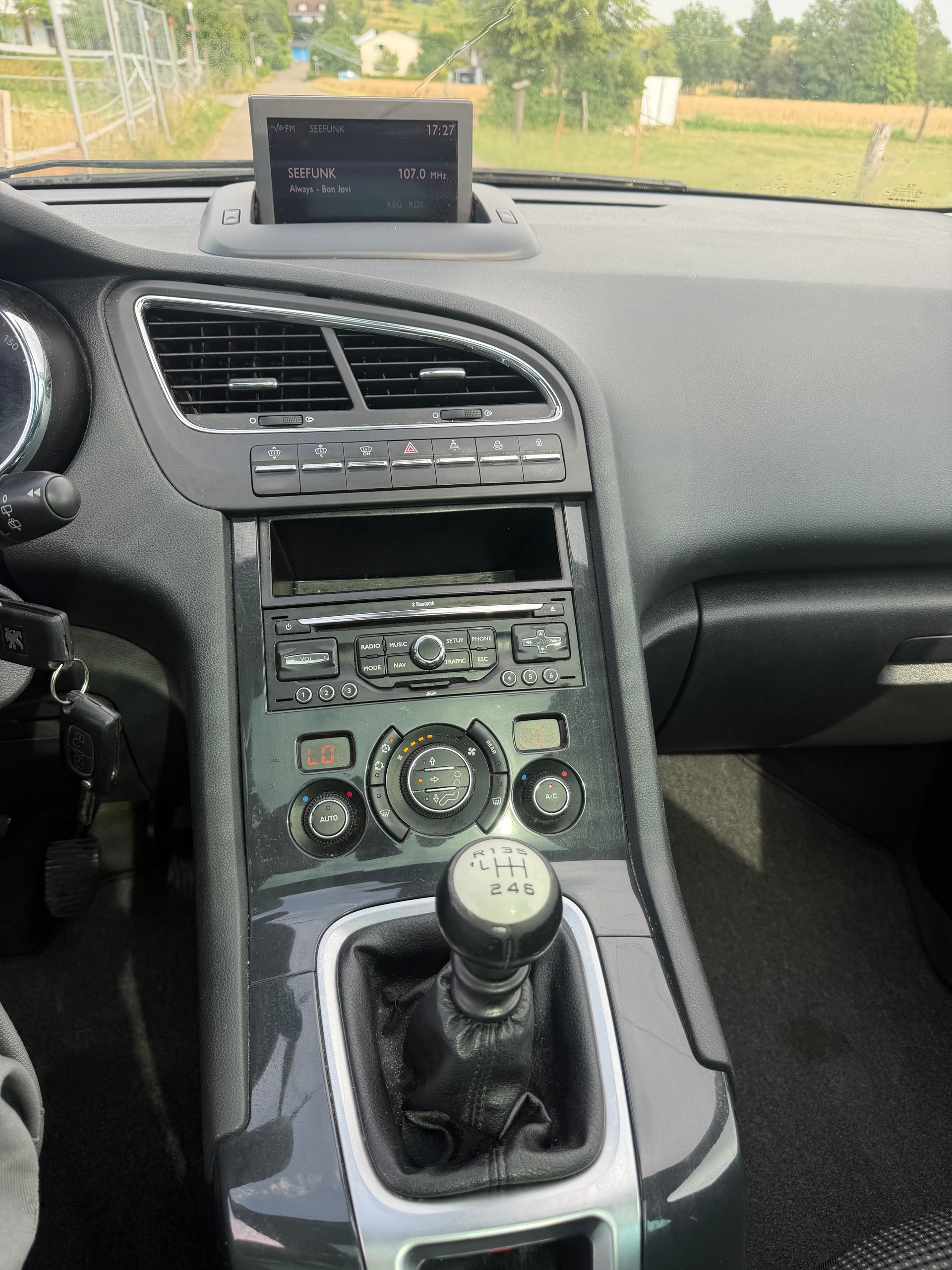 PEUGEOT 5008 1.6 16V T Sport Pack-image-11