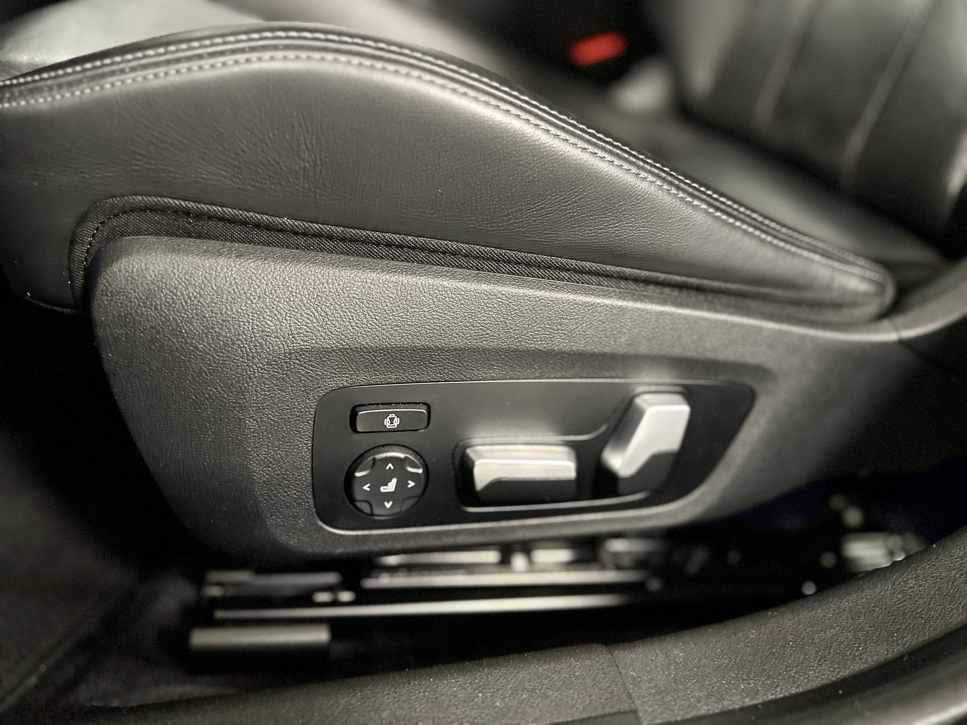 BMW M3 Competition-image-12