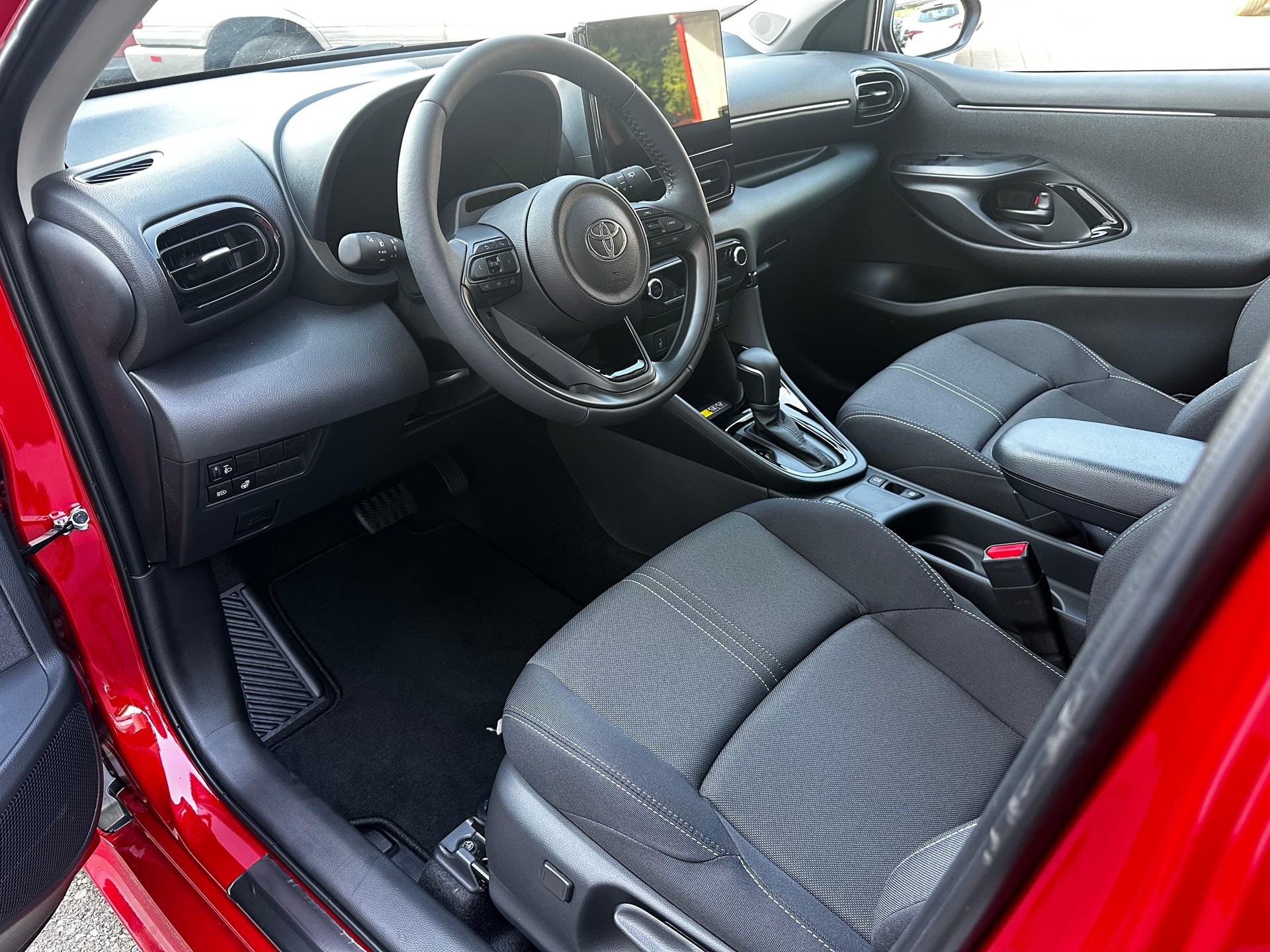 TOYOTA Yaris 1.5 VVT-i HSD Trend-image-8
