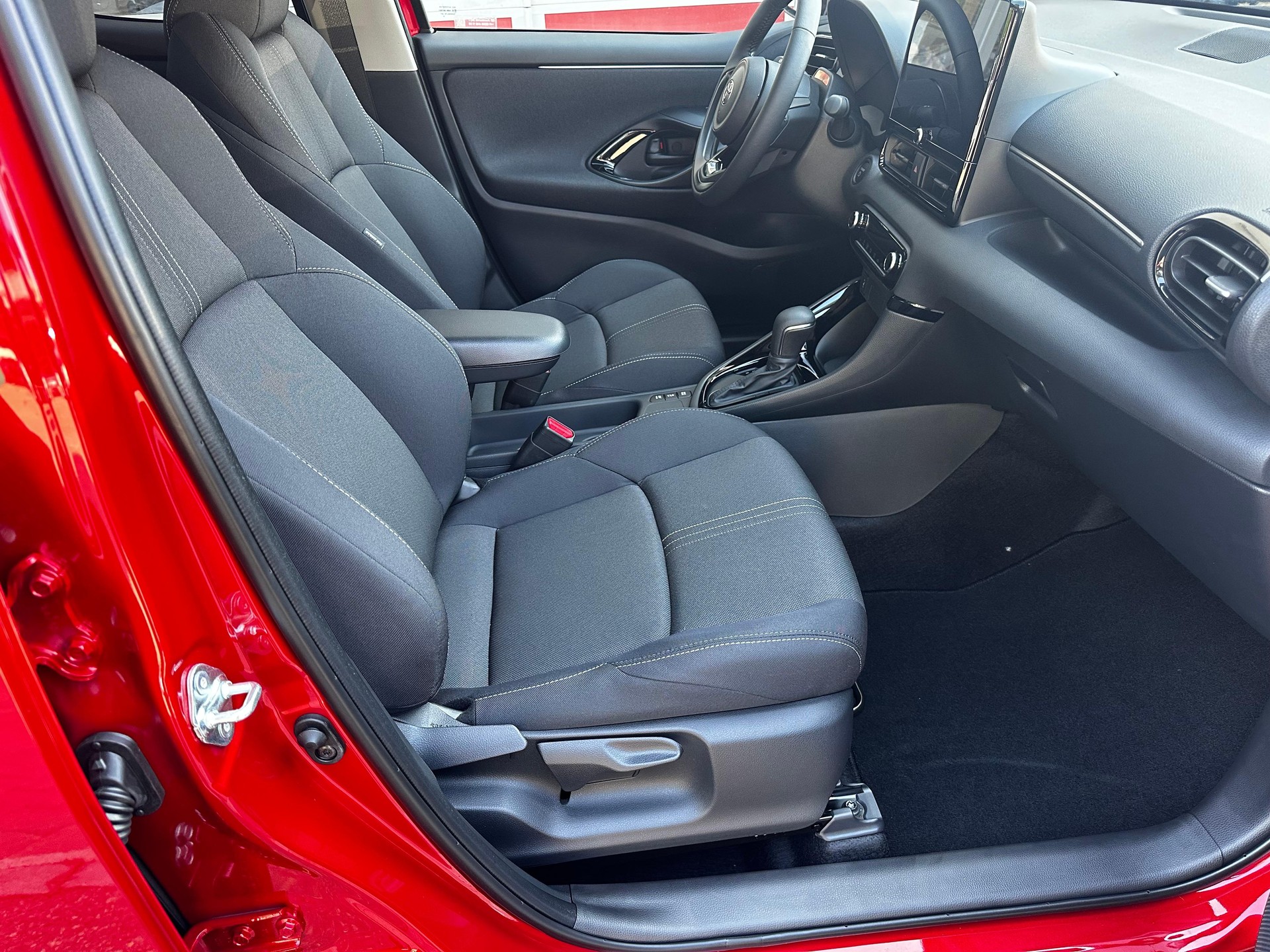 TOYOTA Yaris 1.5 VVT-i HSD Trend-image-12
