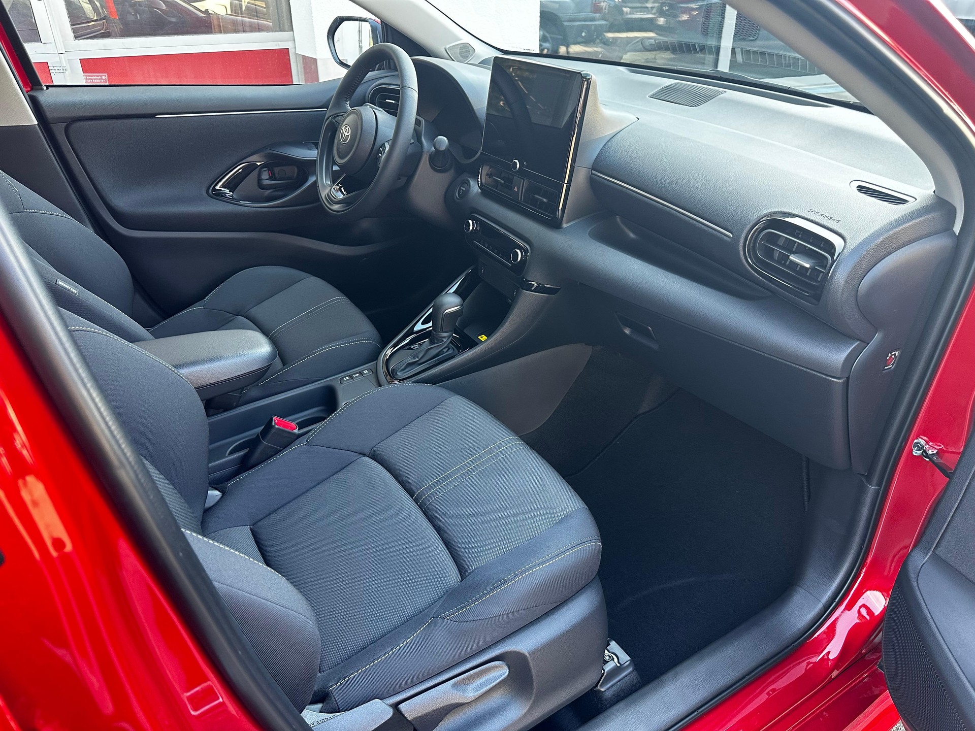 TOYOTA Yaris 1.5 VVT-i HSD Trend-image-13
