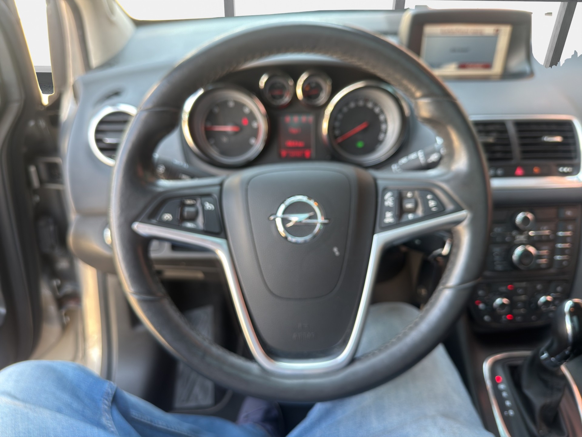 OPEL Meriva 1.7 CDTi Cosmo Automatic-image-8