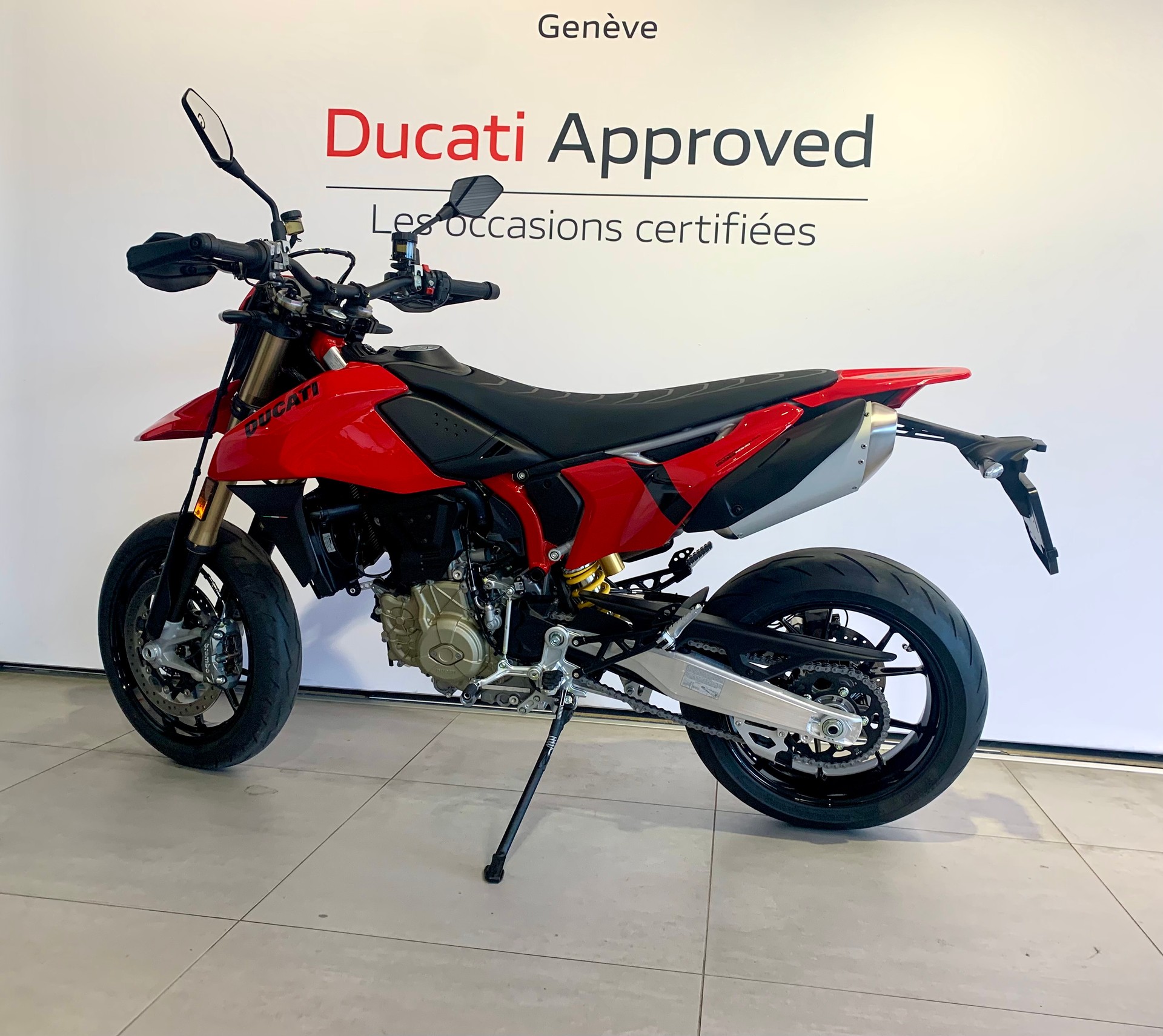 DUCATI Hypermotard 698 Mono-showroom-element-1