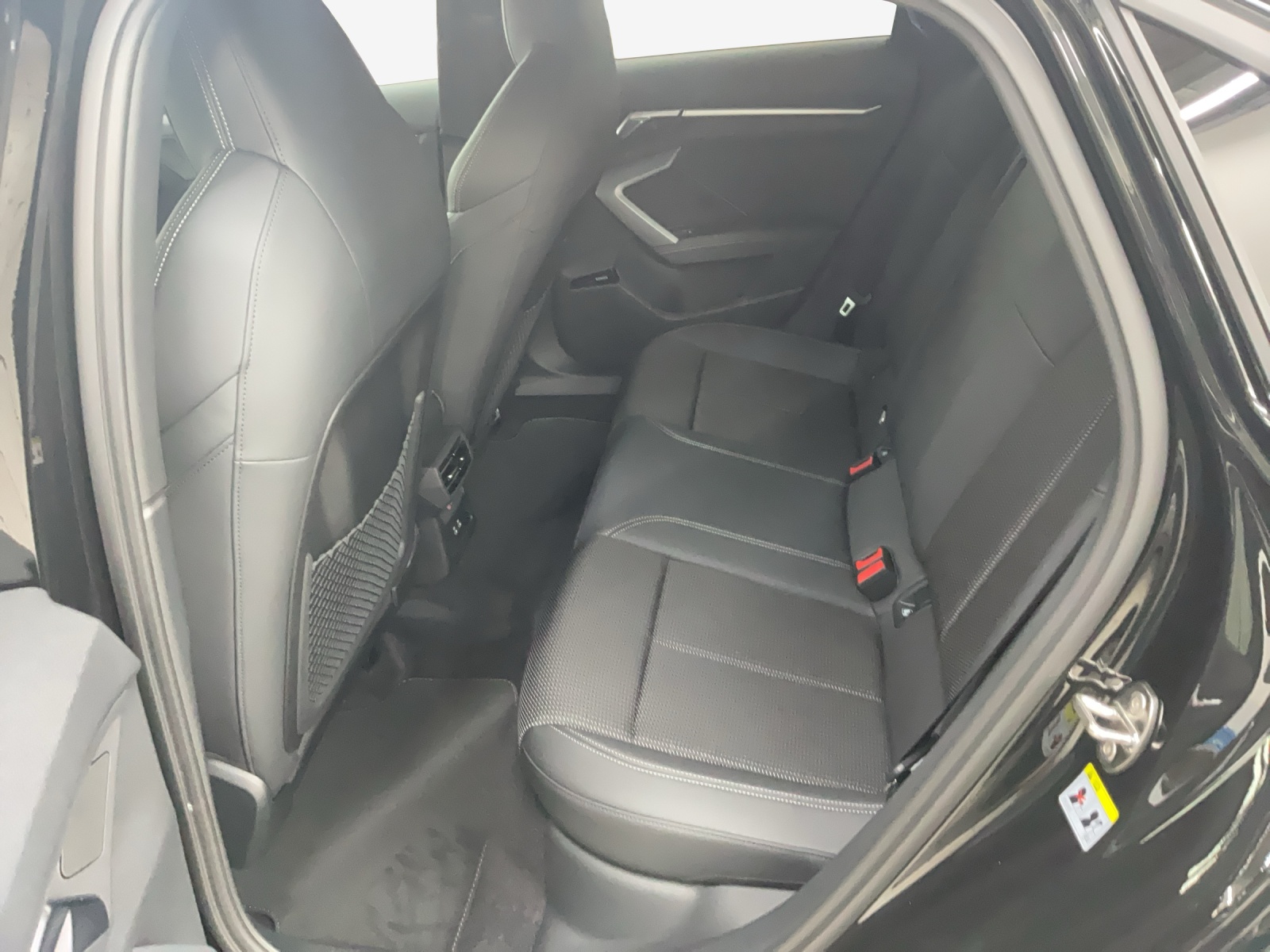 AUDI A3 Limousine TFSI 110 kW S Line Attraction S tronic-image-11