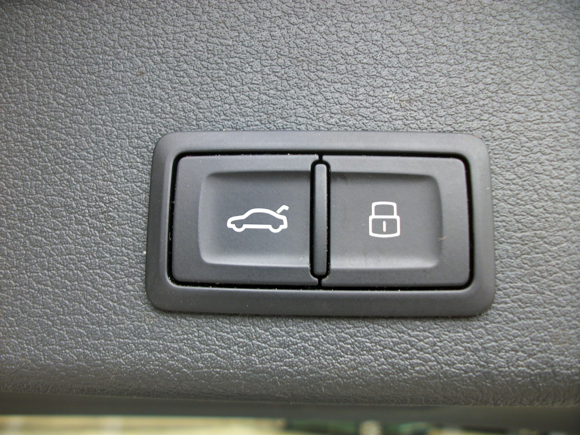 AUDI A4 Avant 3.0 TDI Sport quattro tiptronic-image-12