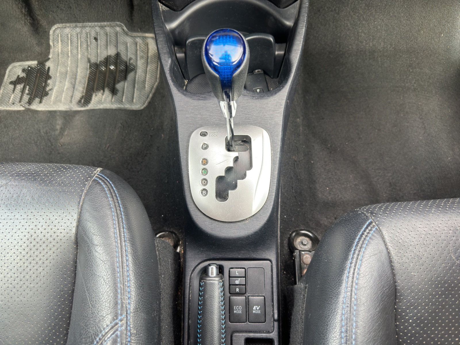 TOYOTA Yaris 1.5 VVT-i Hybrid Sol Premium CVT-image-11