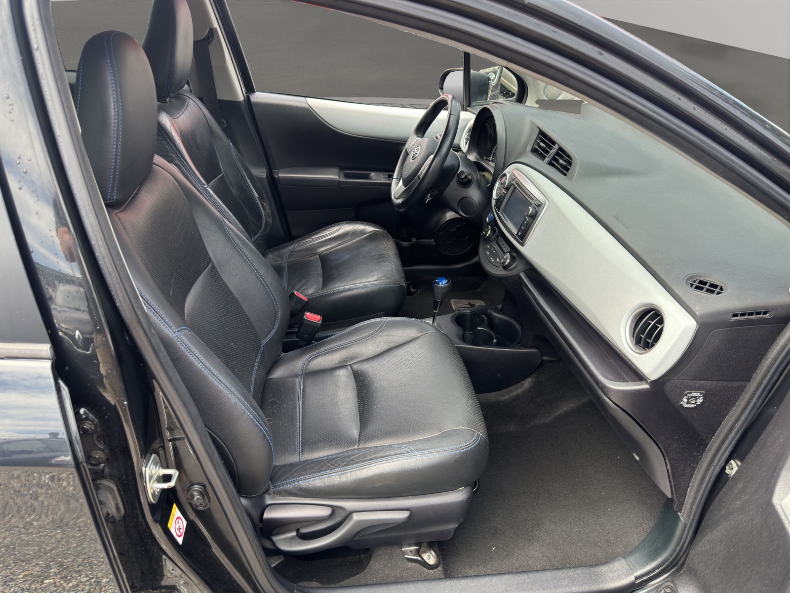 TOYOTA Yaris 1.5 VVT-i Hybrid Sol Premium CVT-image-10