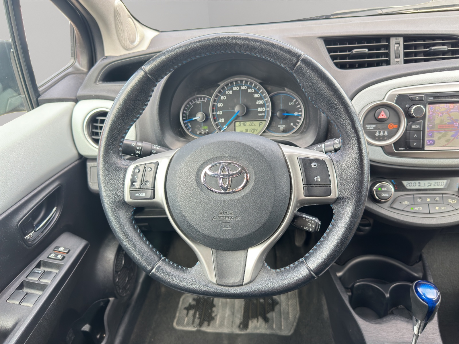 TOYOTA Yaris 1.5 VVT-i Hybrid Sol Premium CVT-image-15