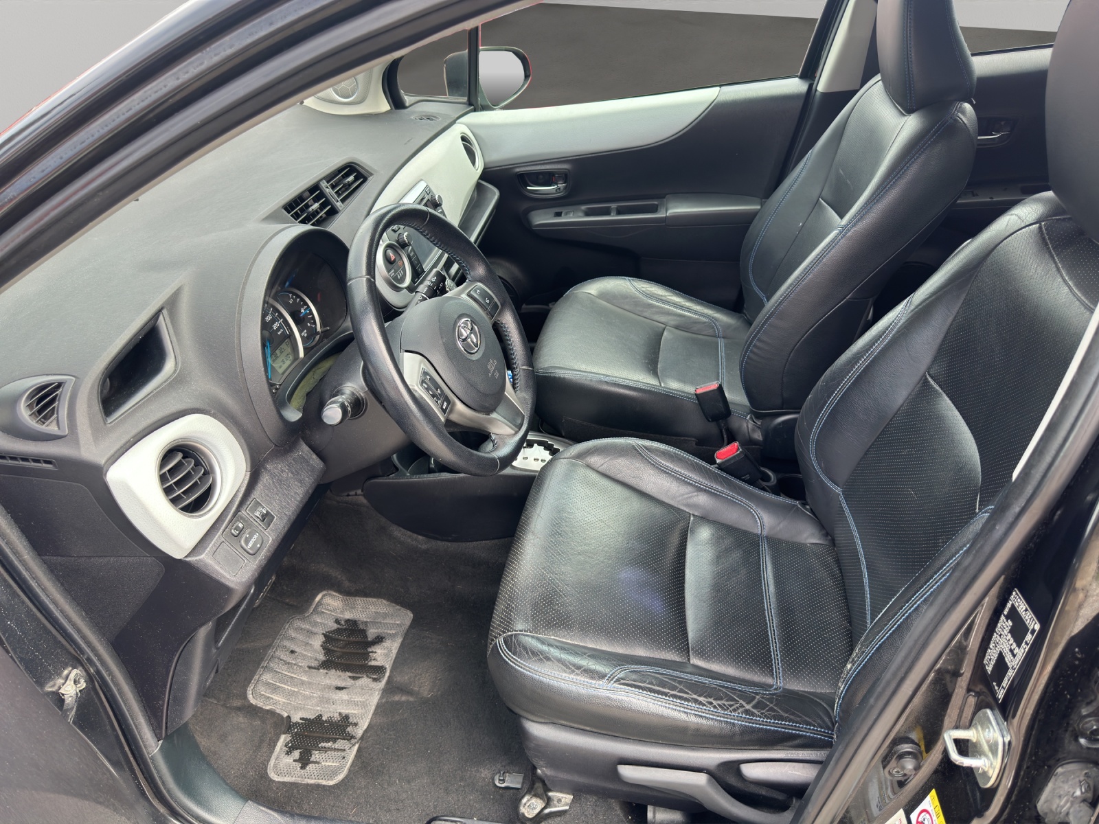 TOYOTA Yaris 1.5 VVT-i Hybrid Sol Premium CVT-image-9