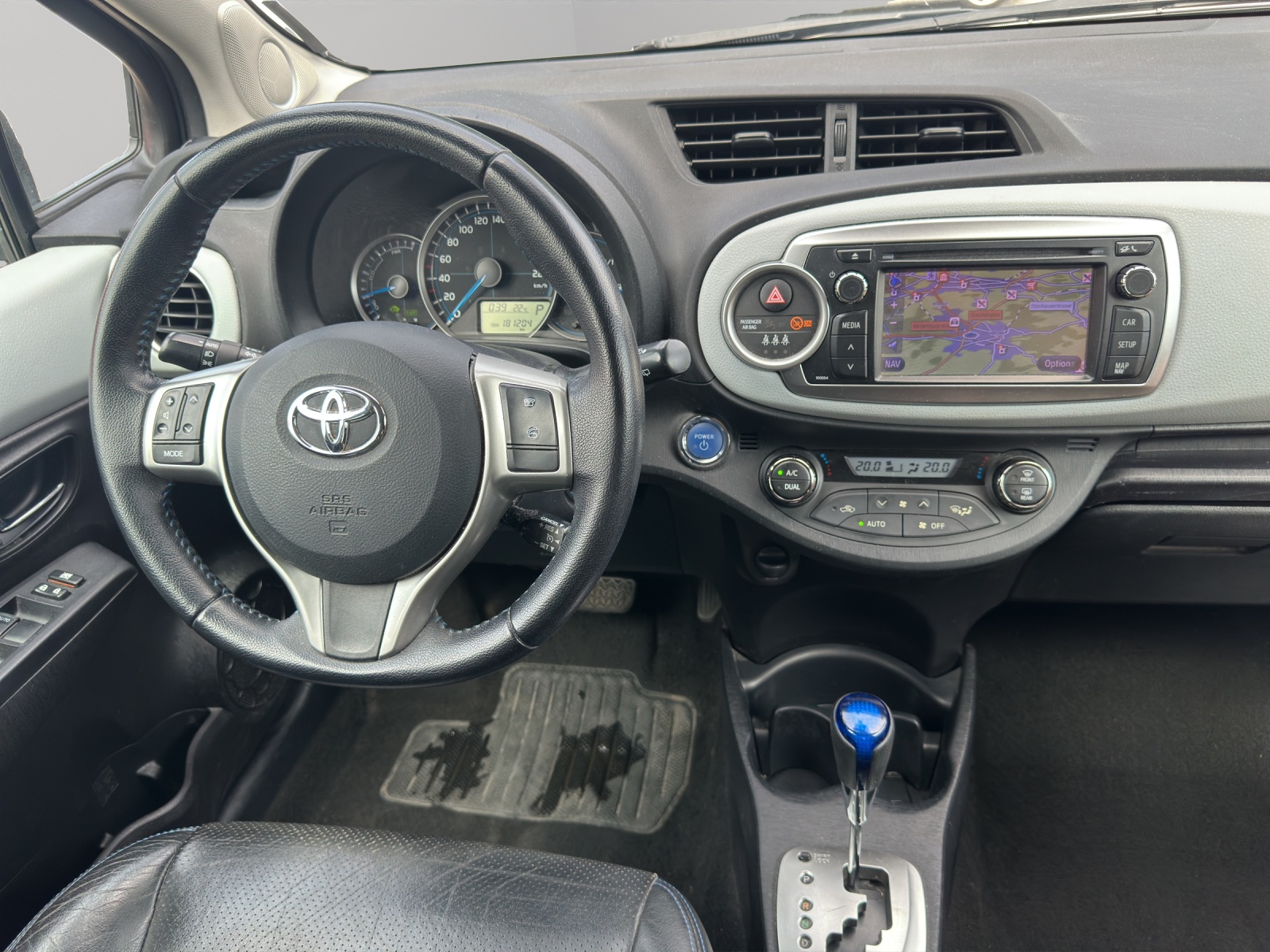 TOYOTA Yaris 1.5 VVT-i Hybrid Sol Premium CVT-image-8