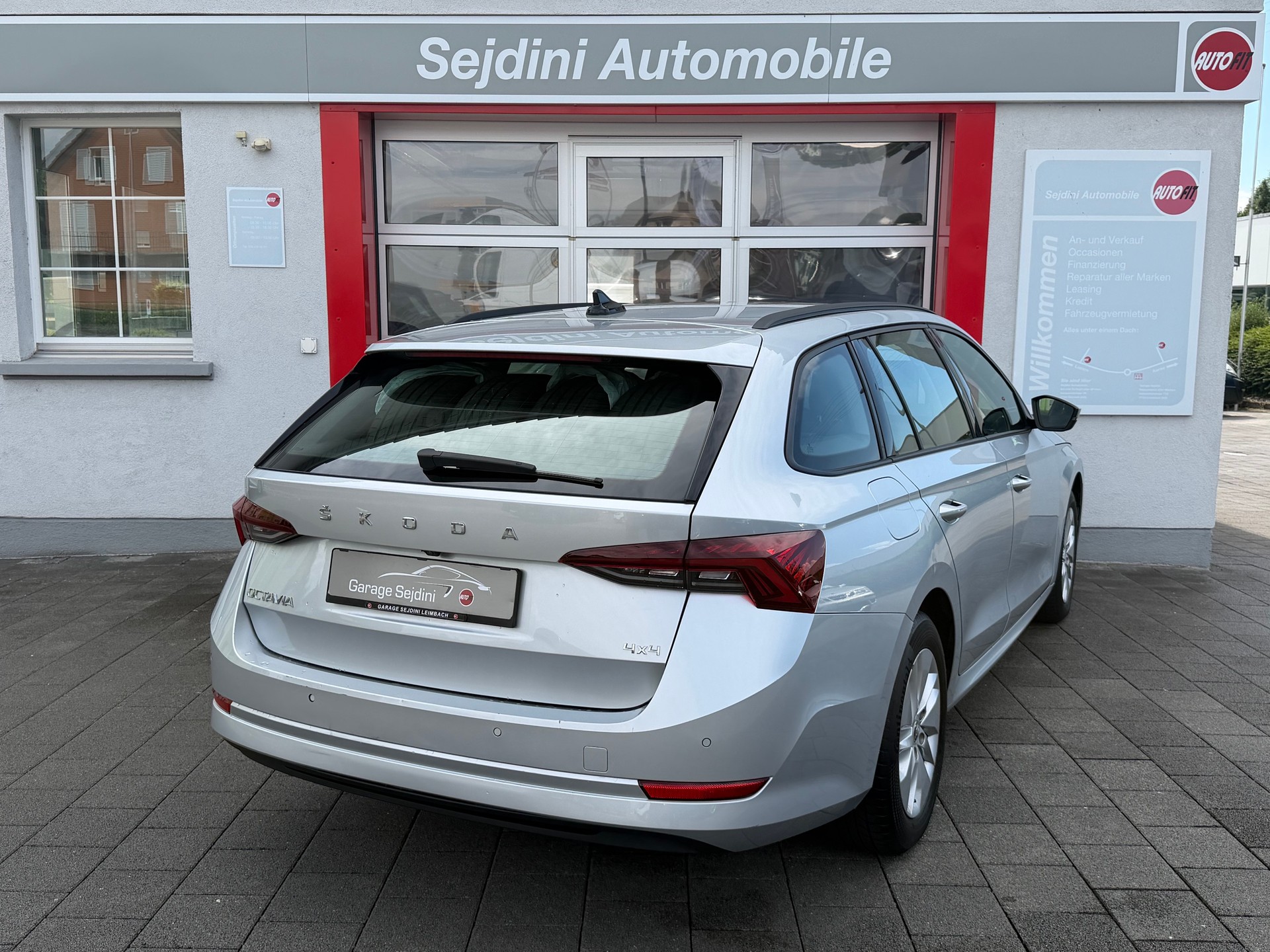 SKODA Octavia Combi 2.0 TDI DSG Ambition 4x4-image-5