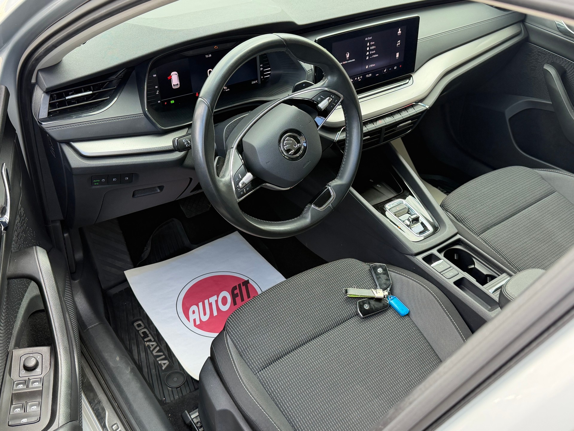 SKODA Octavia Combi 2.0 TDI DSG Ambition 4x4-image-6