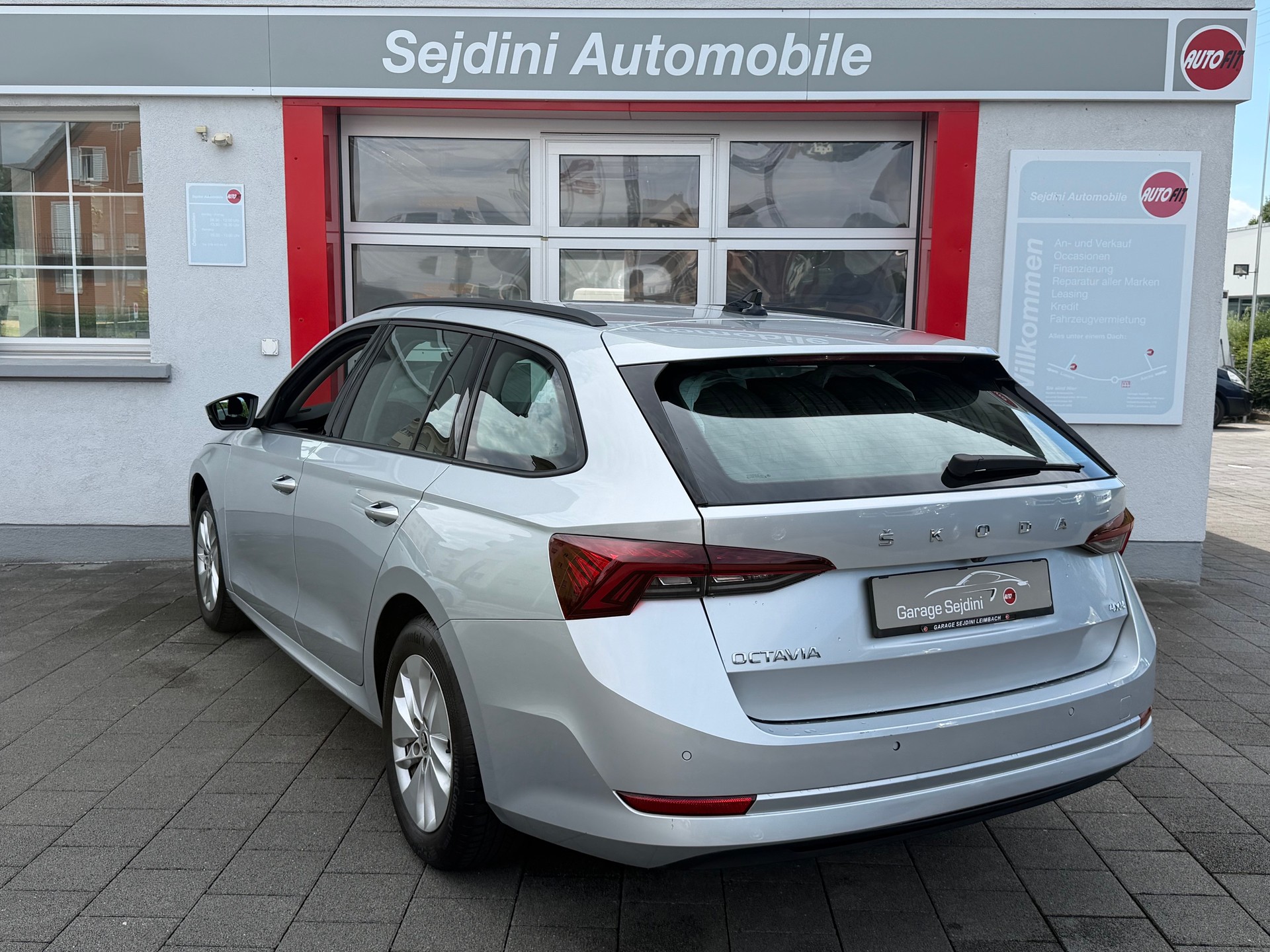 SKODA Octavia Combi 2.0 TDI DSG Ambition 4x4-image-4